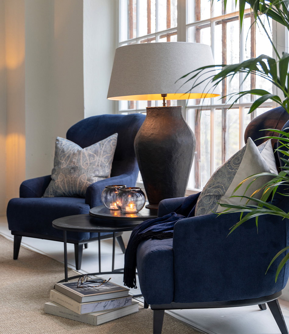 Fiora black table lamp