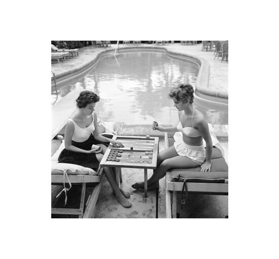 Backgammon By The Pool