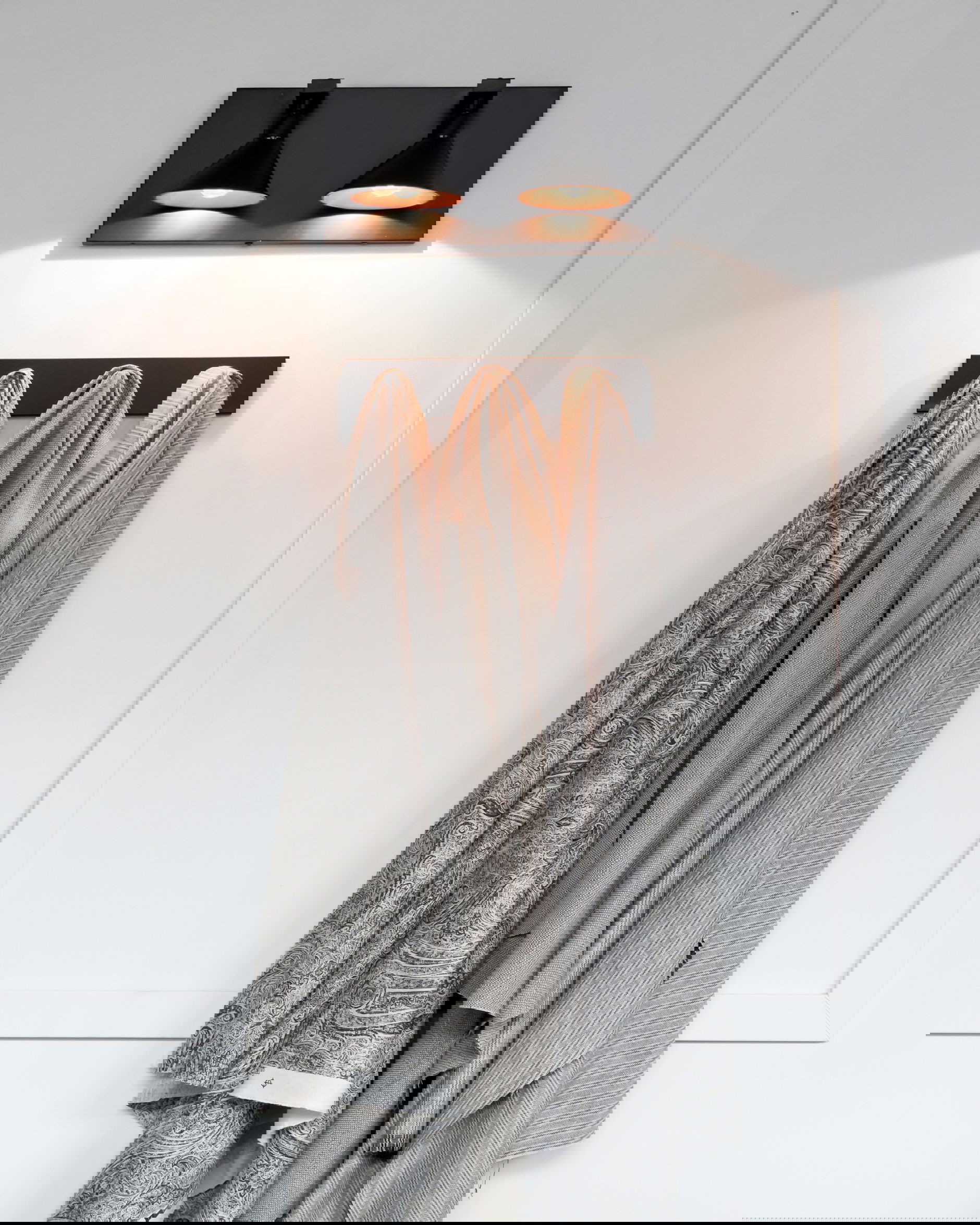 Musta Anzio-seinävalaisin, kaksi kappaletta OUTLET