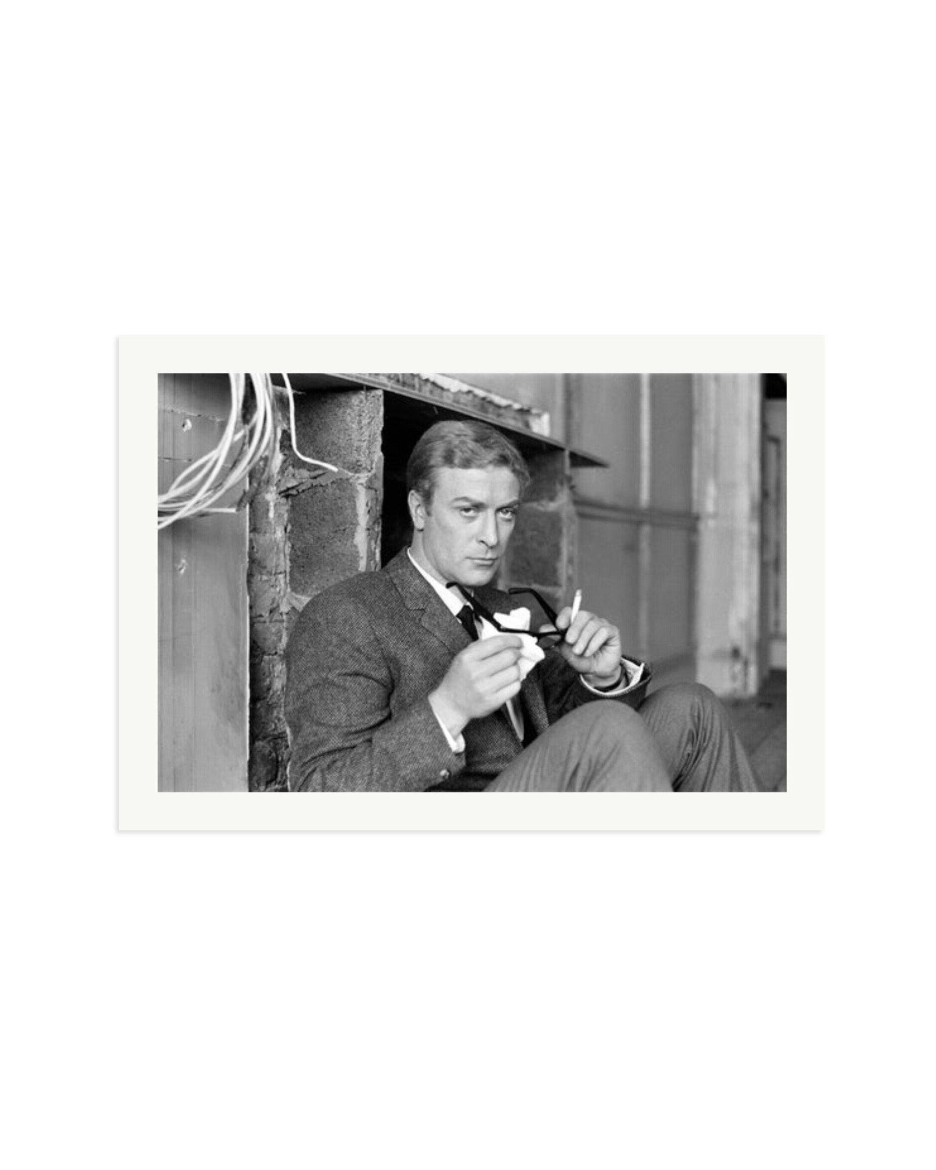 Caine on the set Print Only / XXL