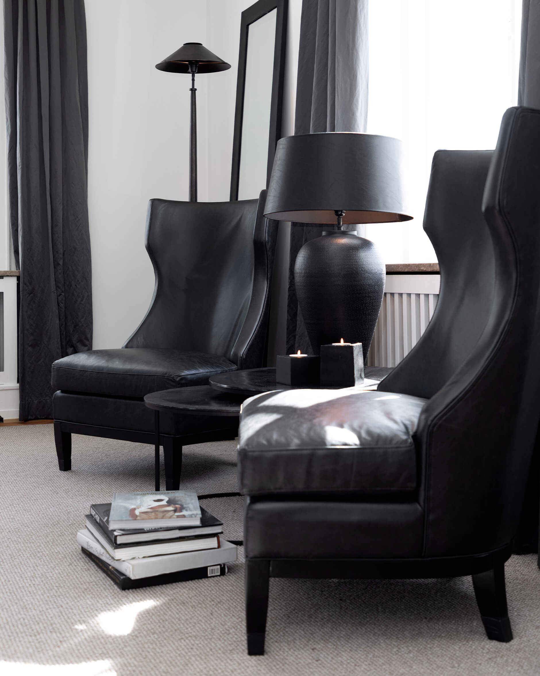 Reed skinnfåtölj mountain black