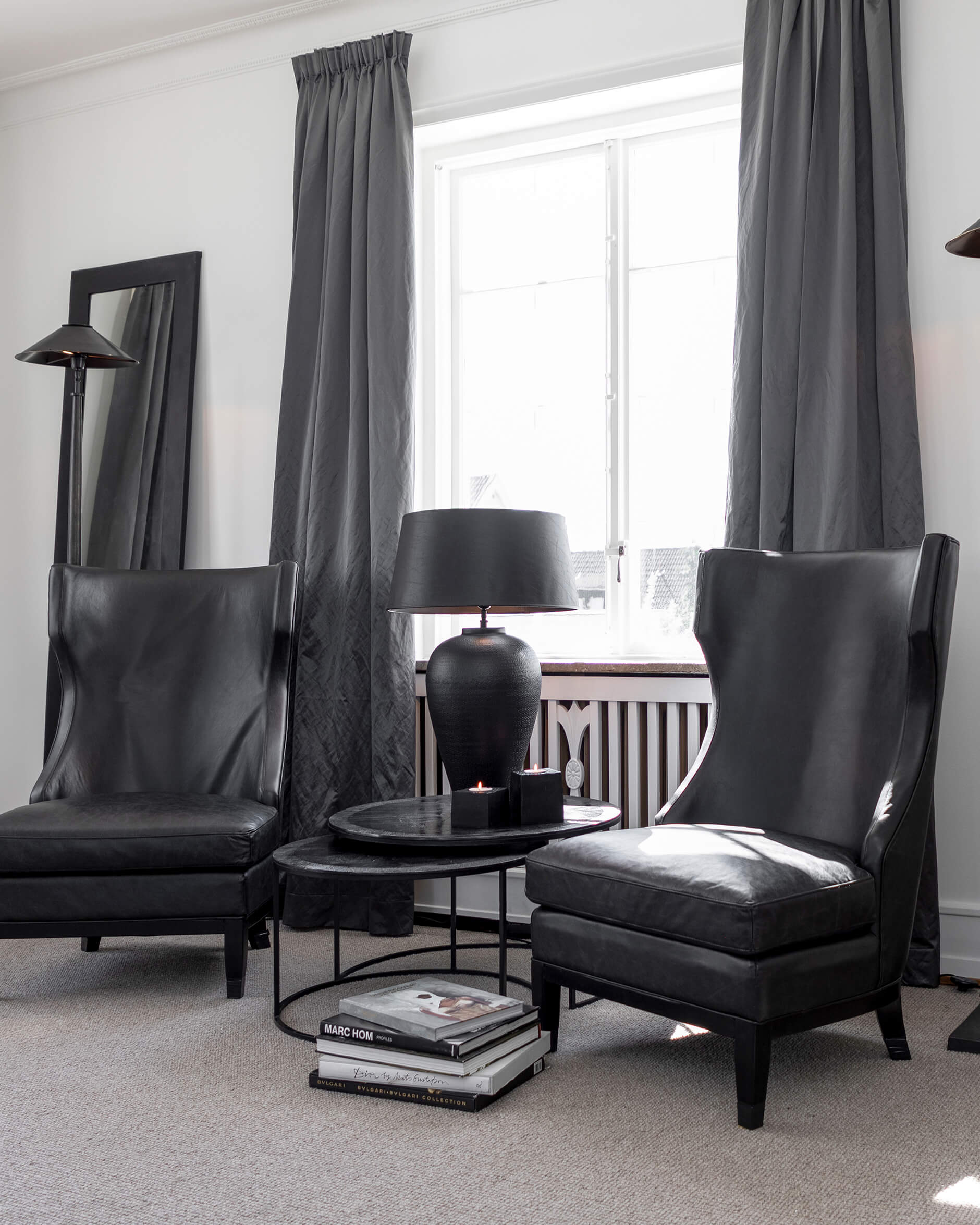 Reed skinnfåtölj mountain black