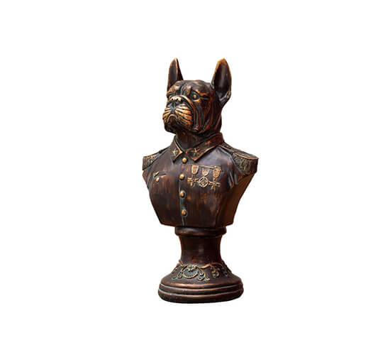 Sergeant Madog skulptur brun