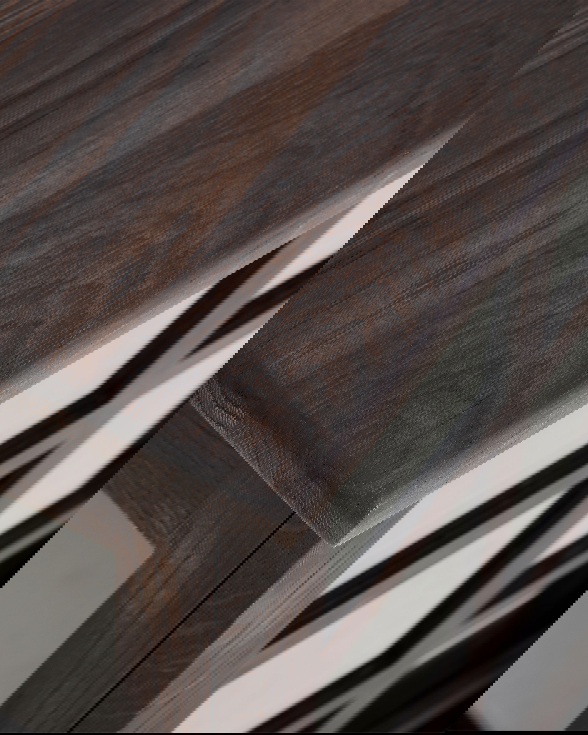 Seethrough skåp mountain wenge