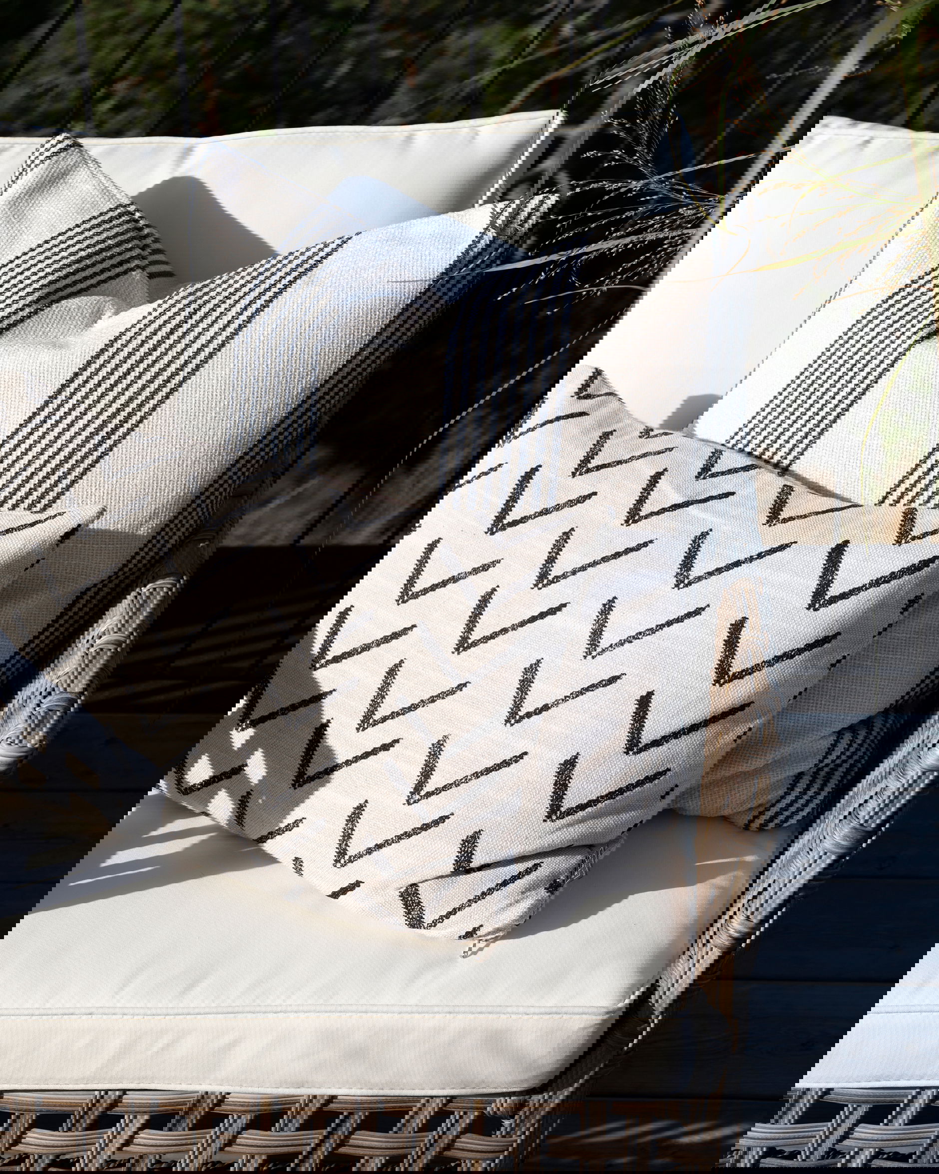 Waldron Stripe Cushion Cover Off-white OUTLET