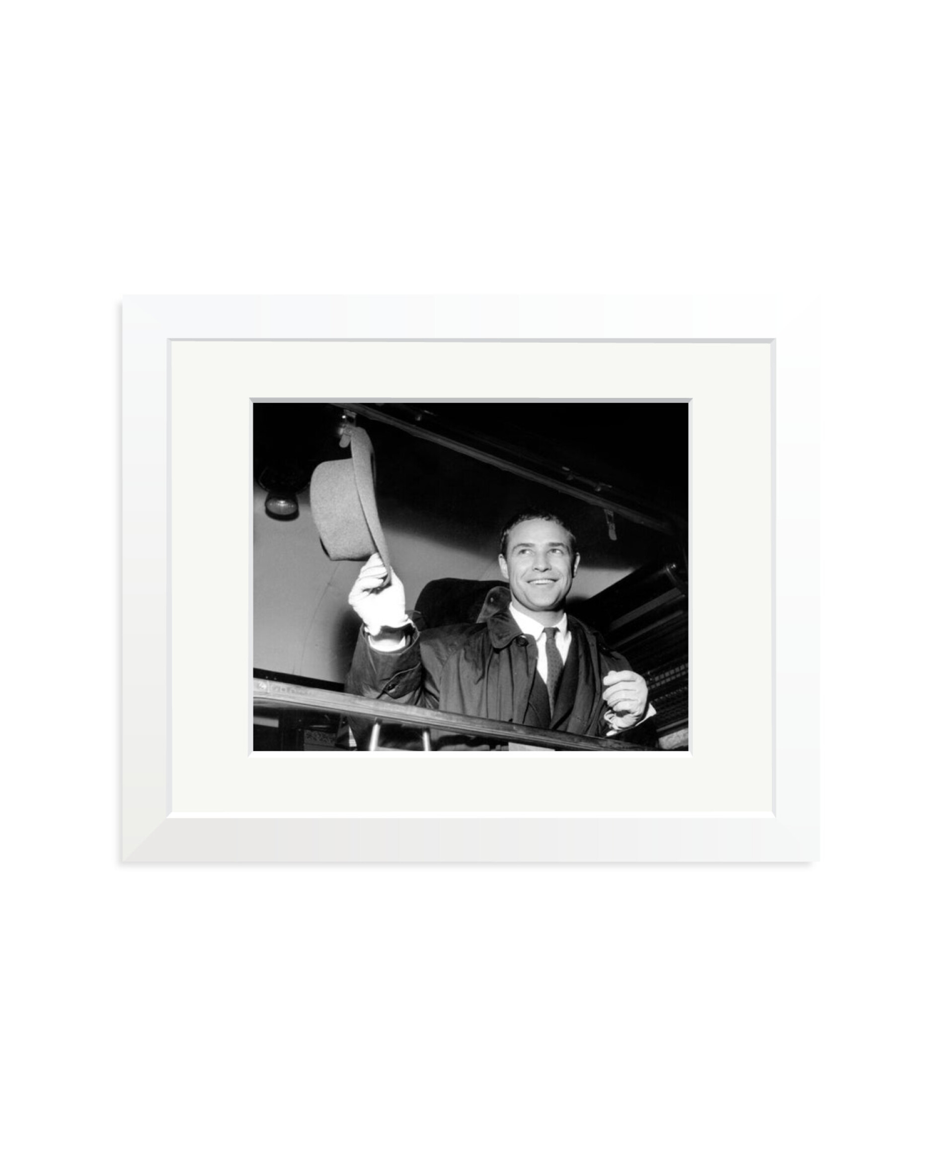 Waving Brando White / Small