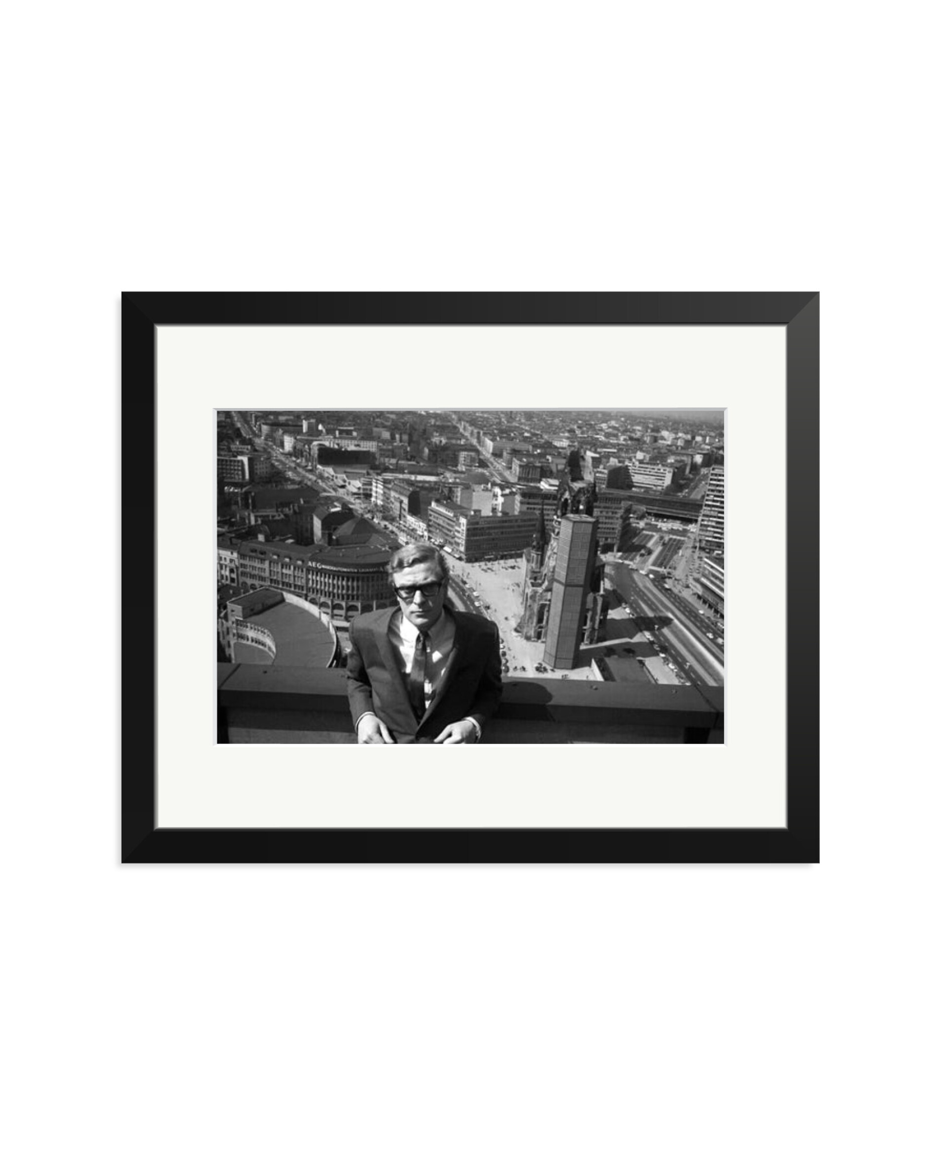 Caine, Funeral in Berlin Black / Medium