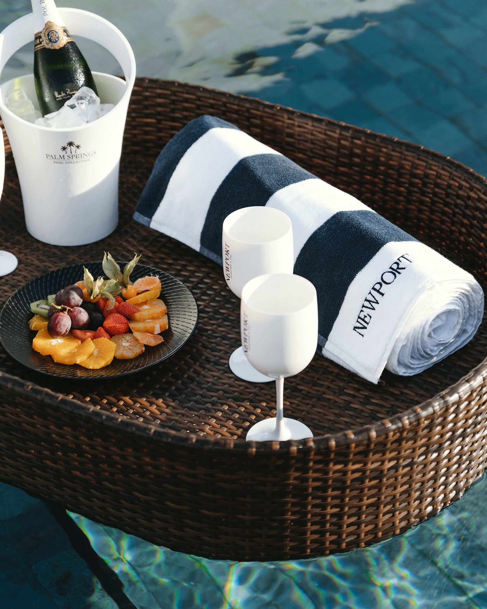 Flytande poolbricka oval brun