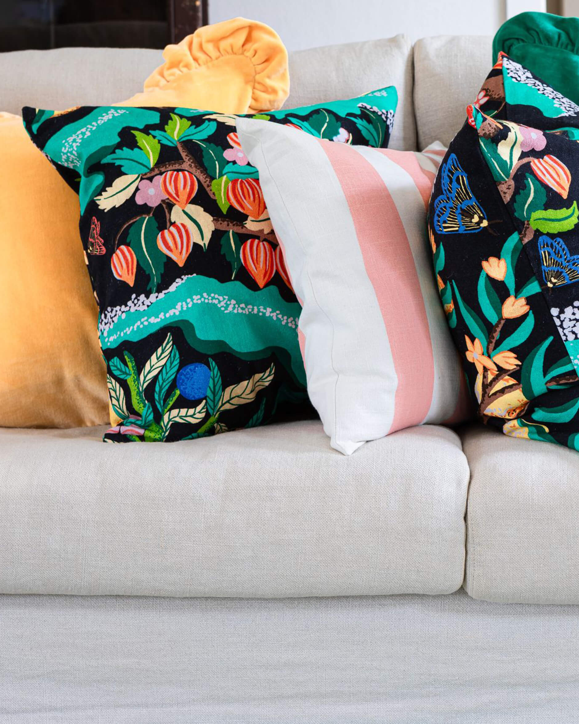 Botanical Cherry kuddfodral svart