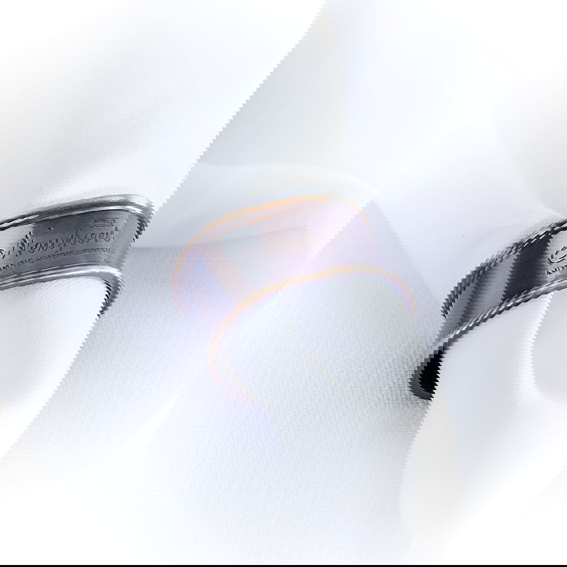 Newport-lautasliinarengas bronze