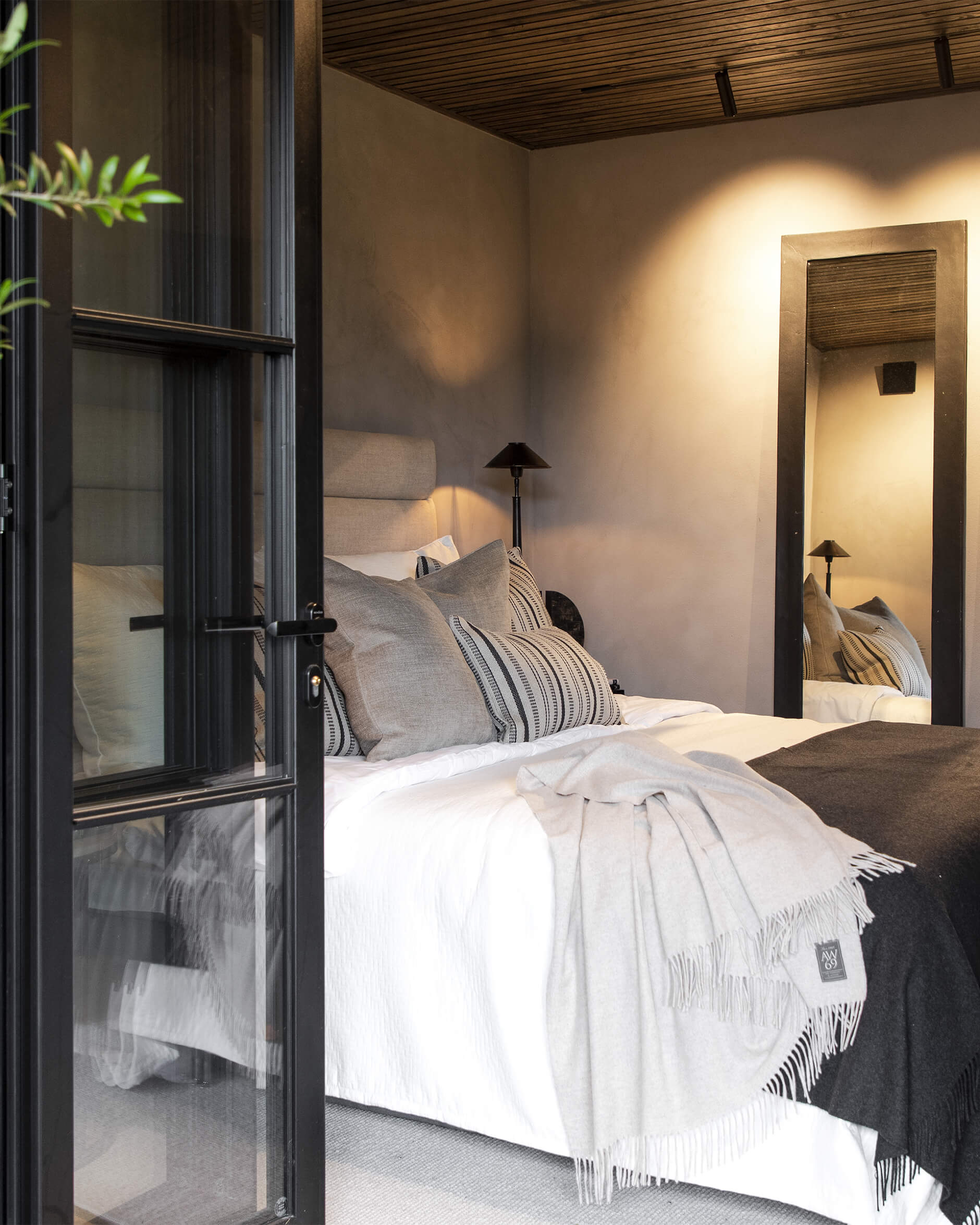 Kenzo Cushion Cover Black/Beige OUTLET