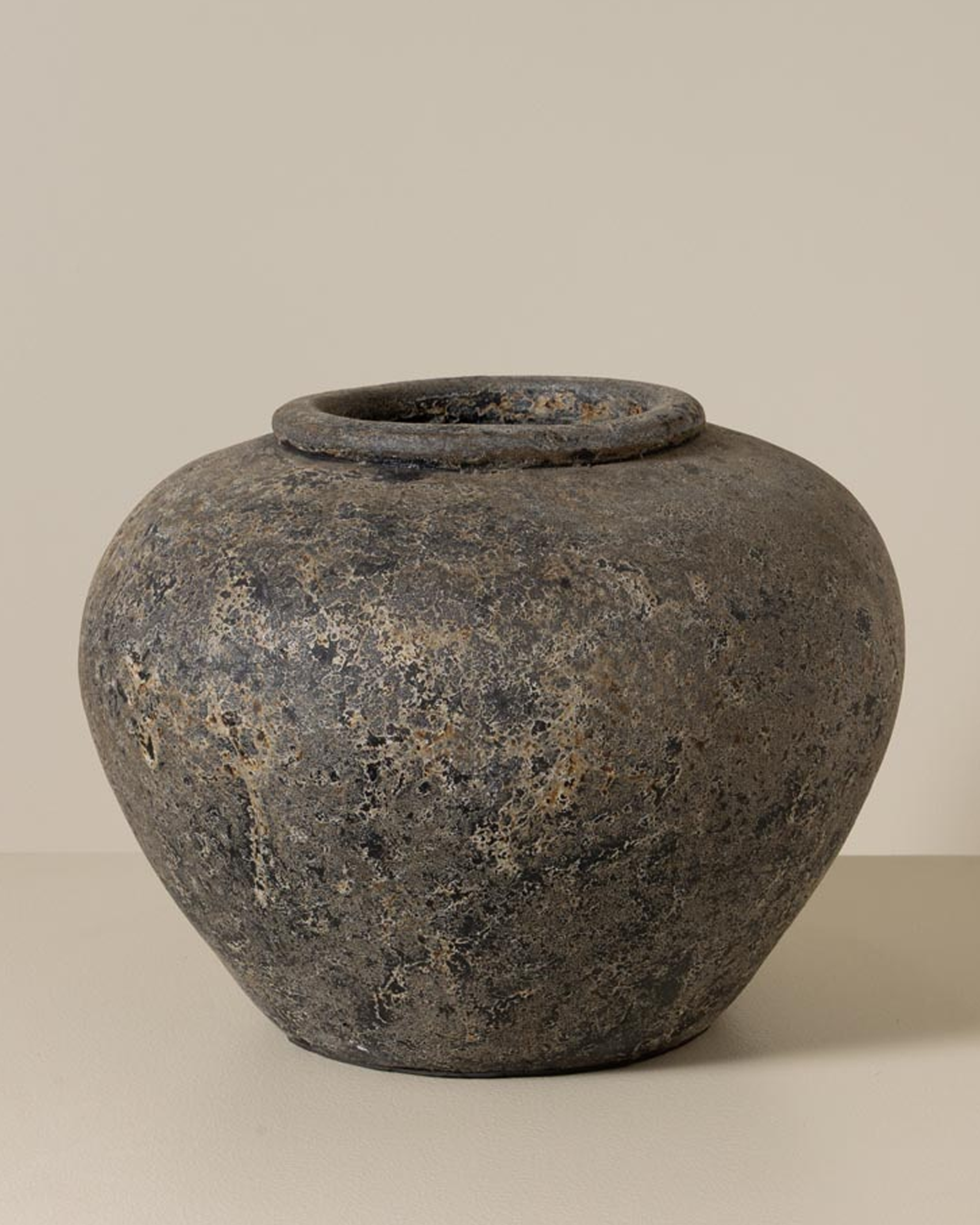 Hadley terracotta pot