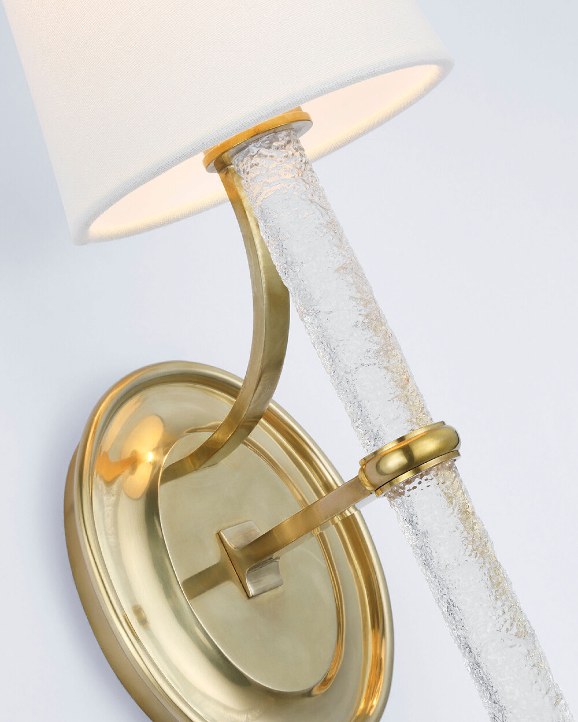 Abigail vägglampa mässing