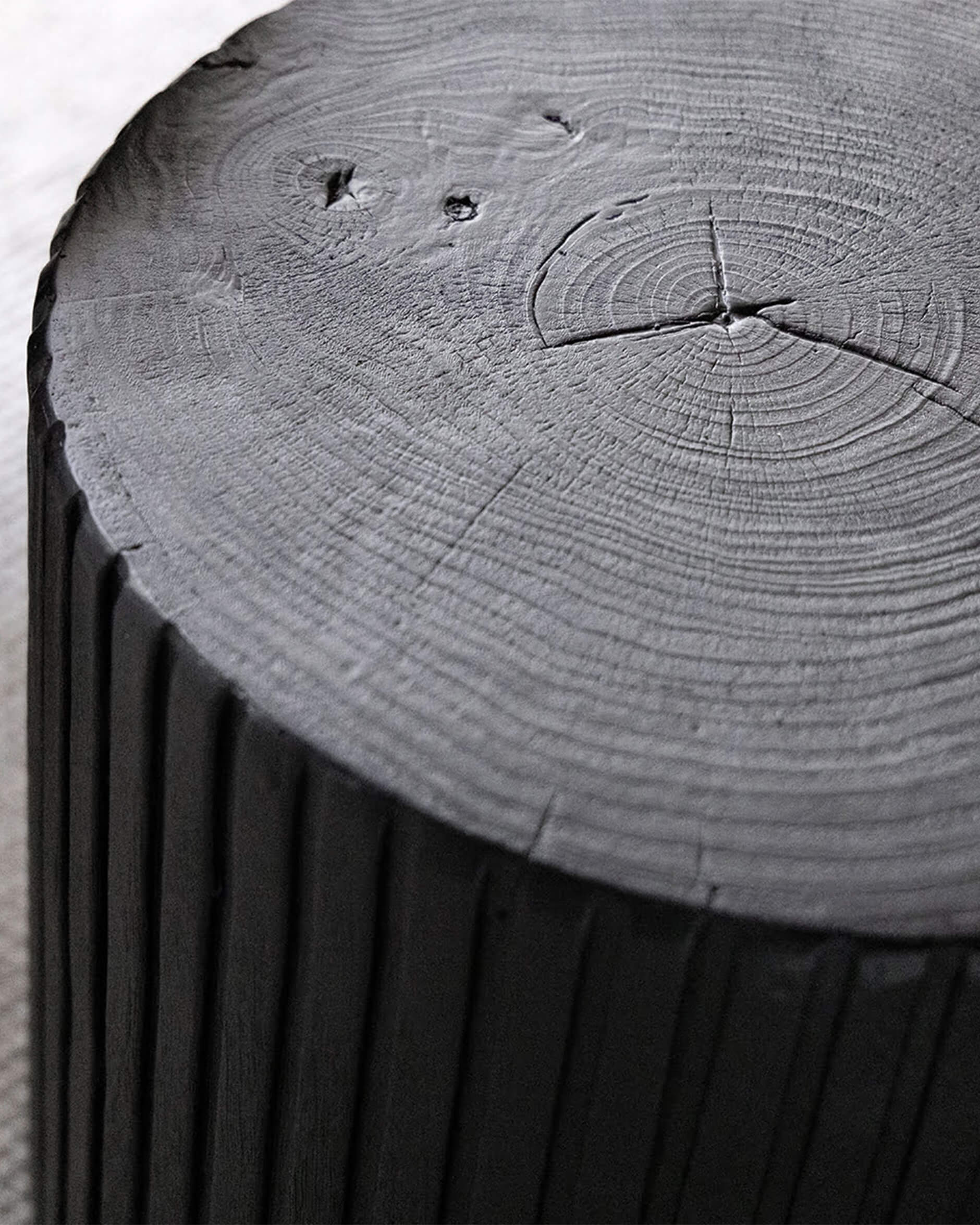 Groove sidobord svart