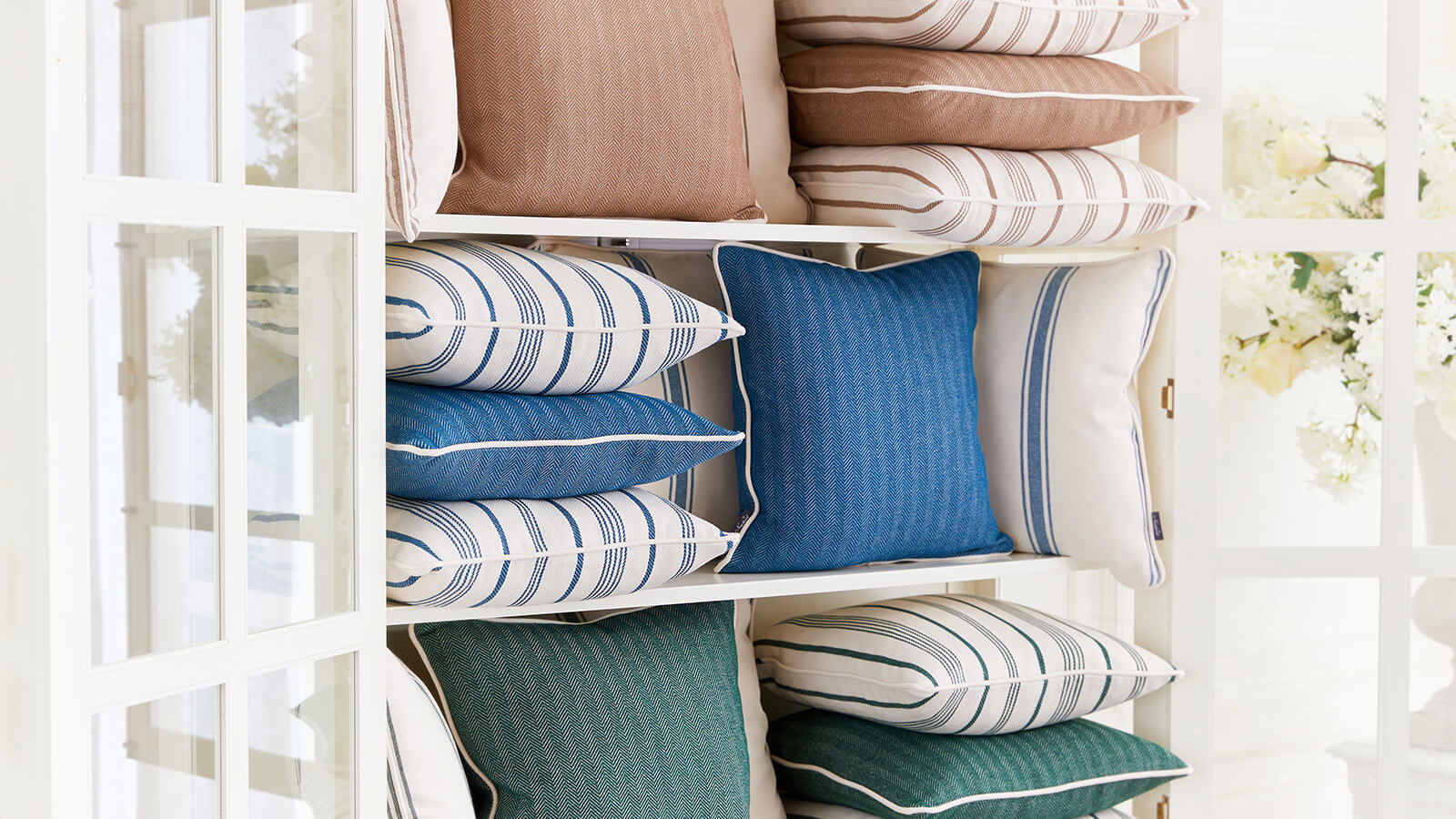 Cushions | Large assortment of designer cushions