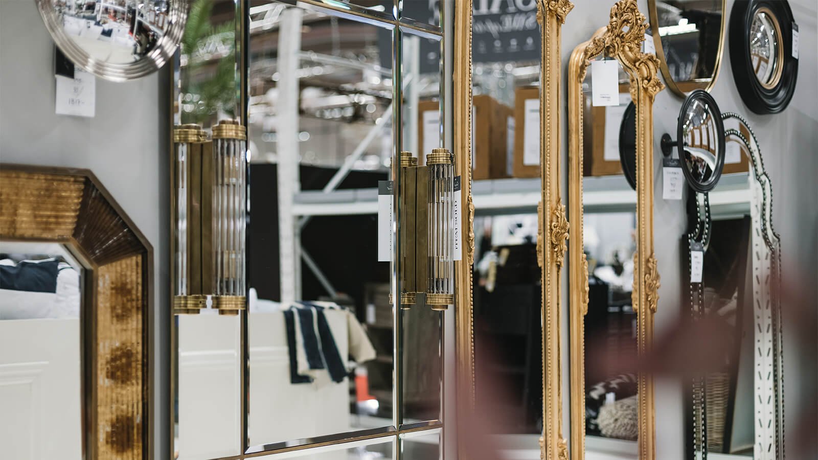 Helkroppsspeglar - Handla en stor spegel hos Newport