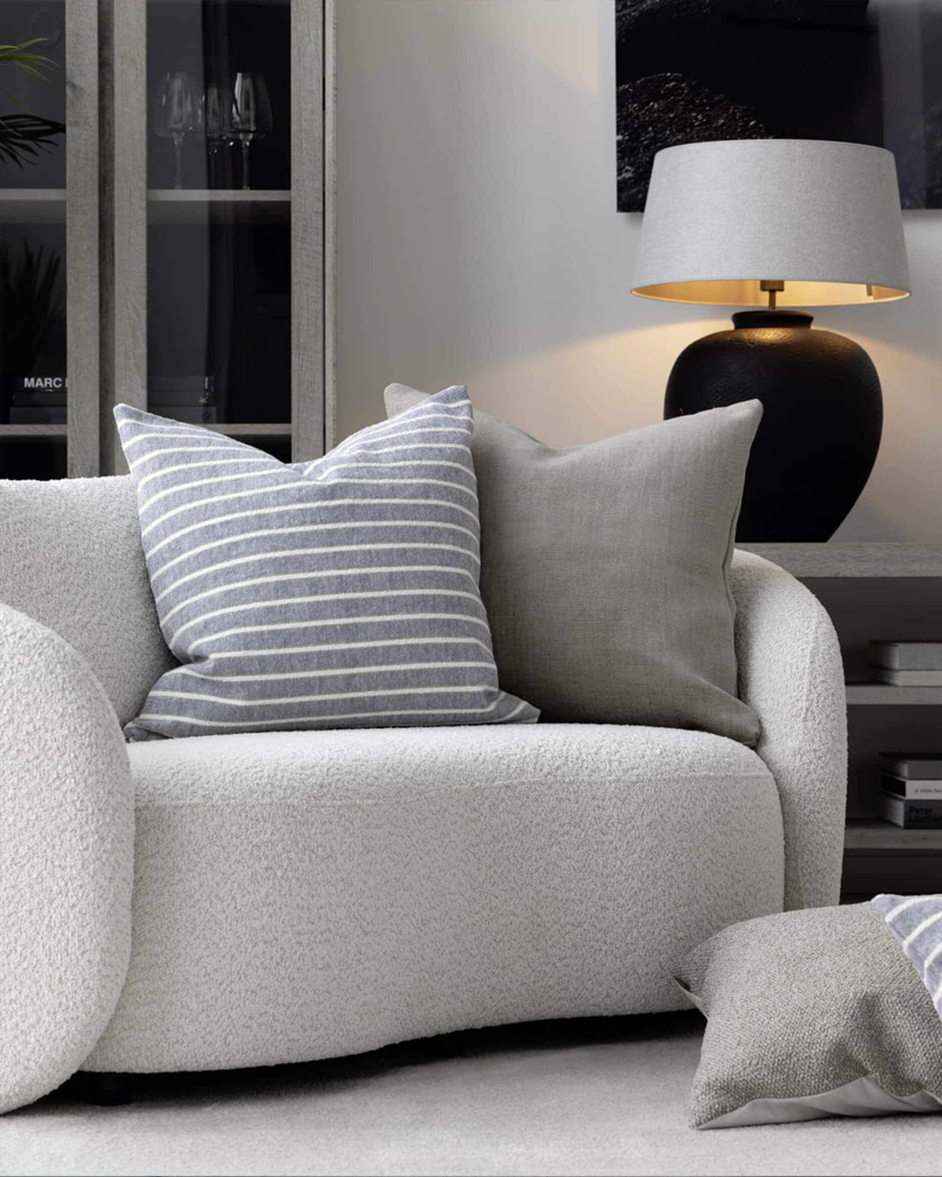 Dome loveseat story cream