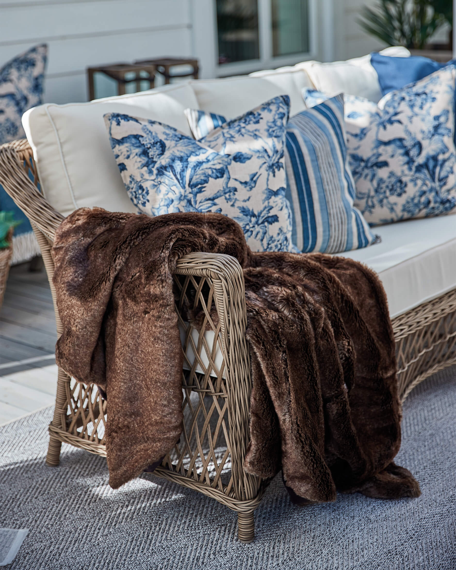 Aspen Throw Brown Bear