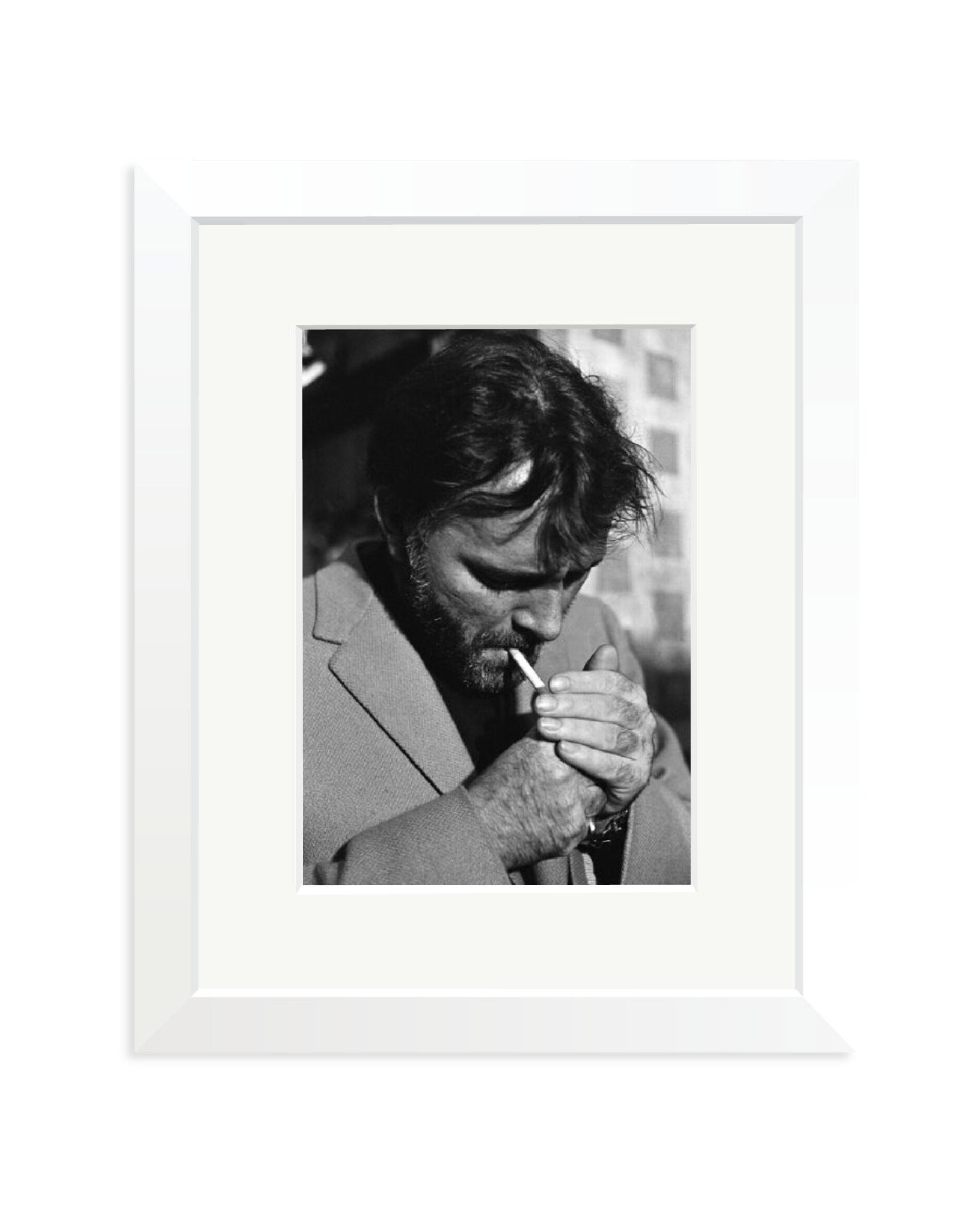 Burton lighting a cigarette White / Small