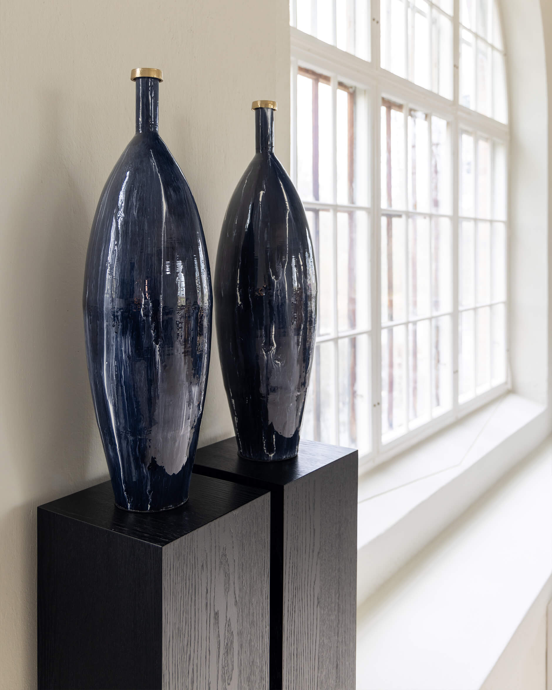 Trent piedestal svart 100cm