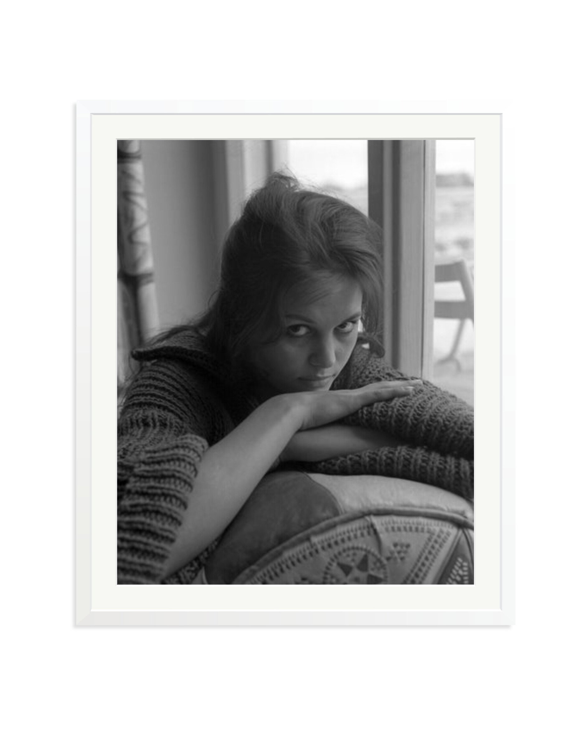 Claudia Cardinale Staring White / XXL