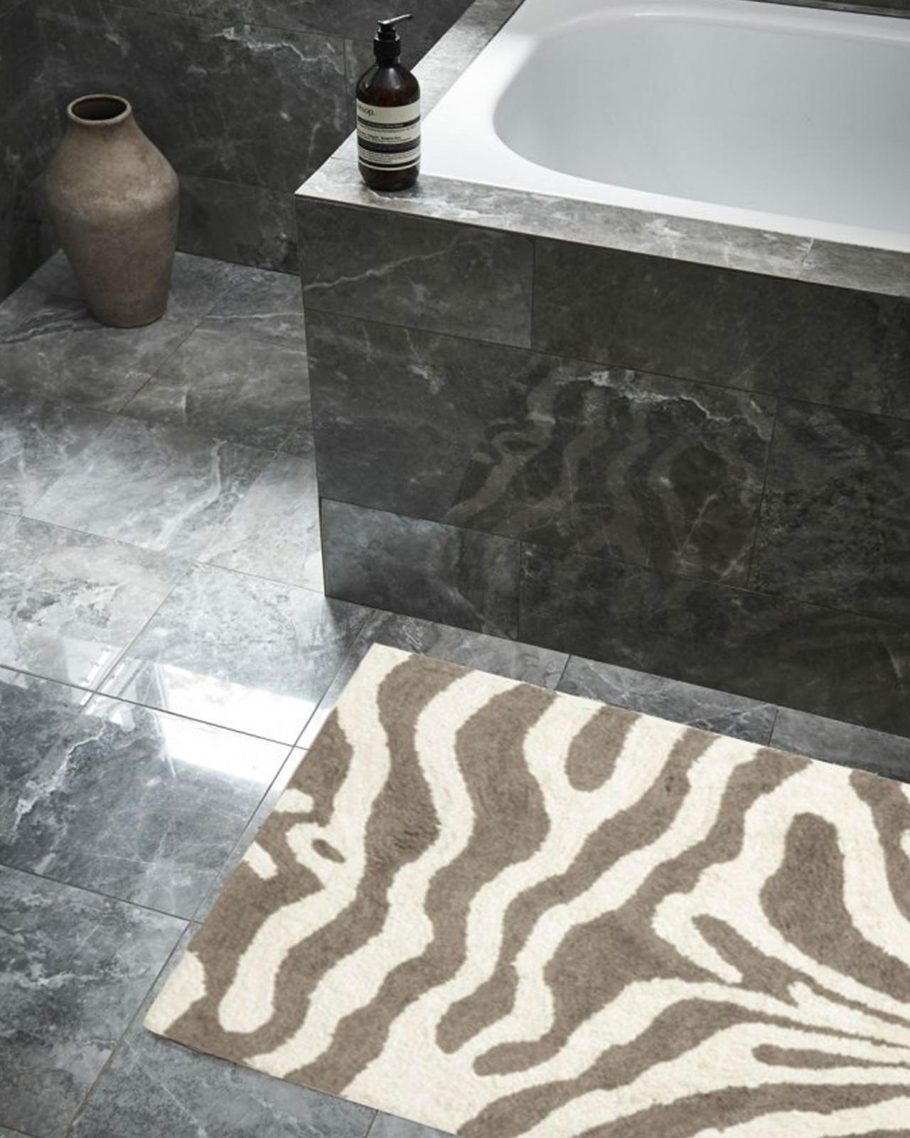 Zebra bath mat taupe/white OUTLET