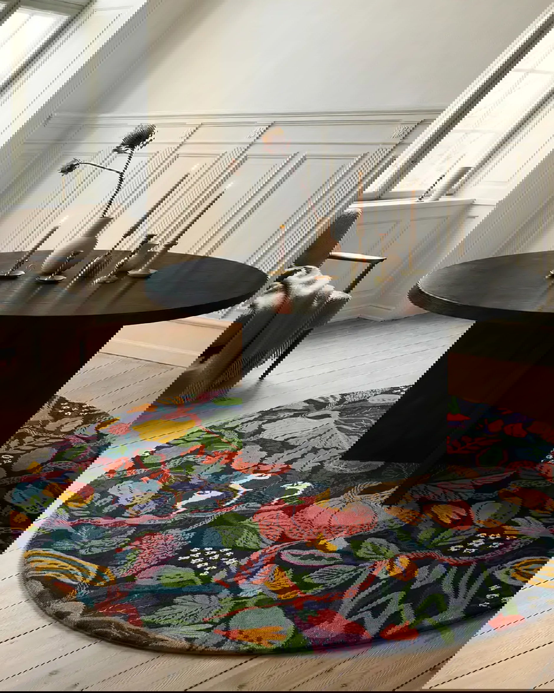 Heritage Garden round rug, charcoal