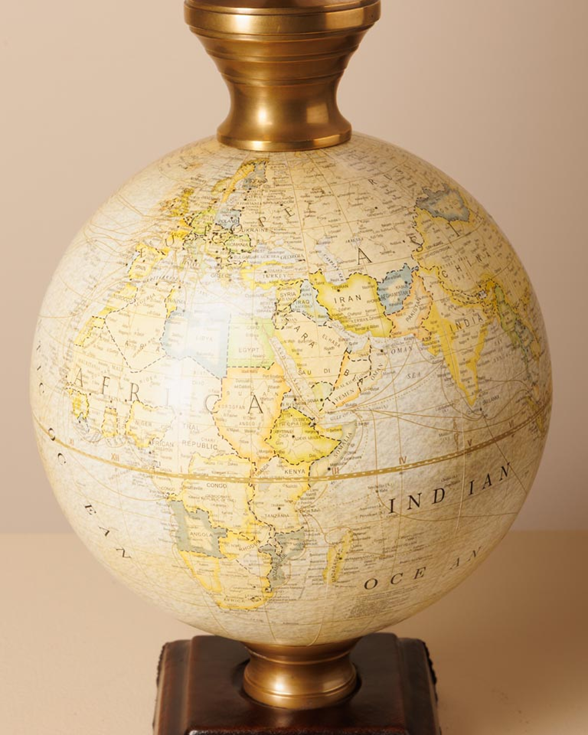 Oakley globe table lamp