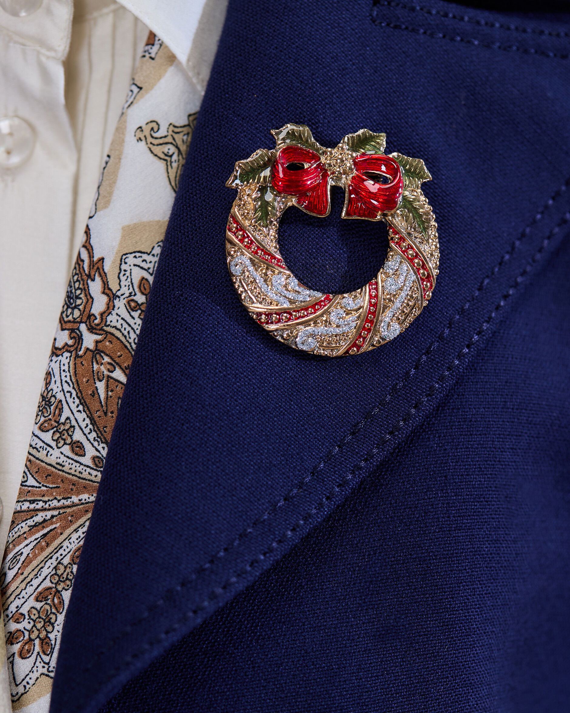 Selma Christmas Wreath Brooch Red