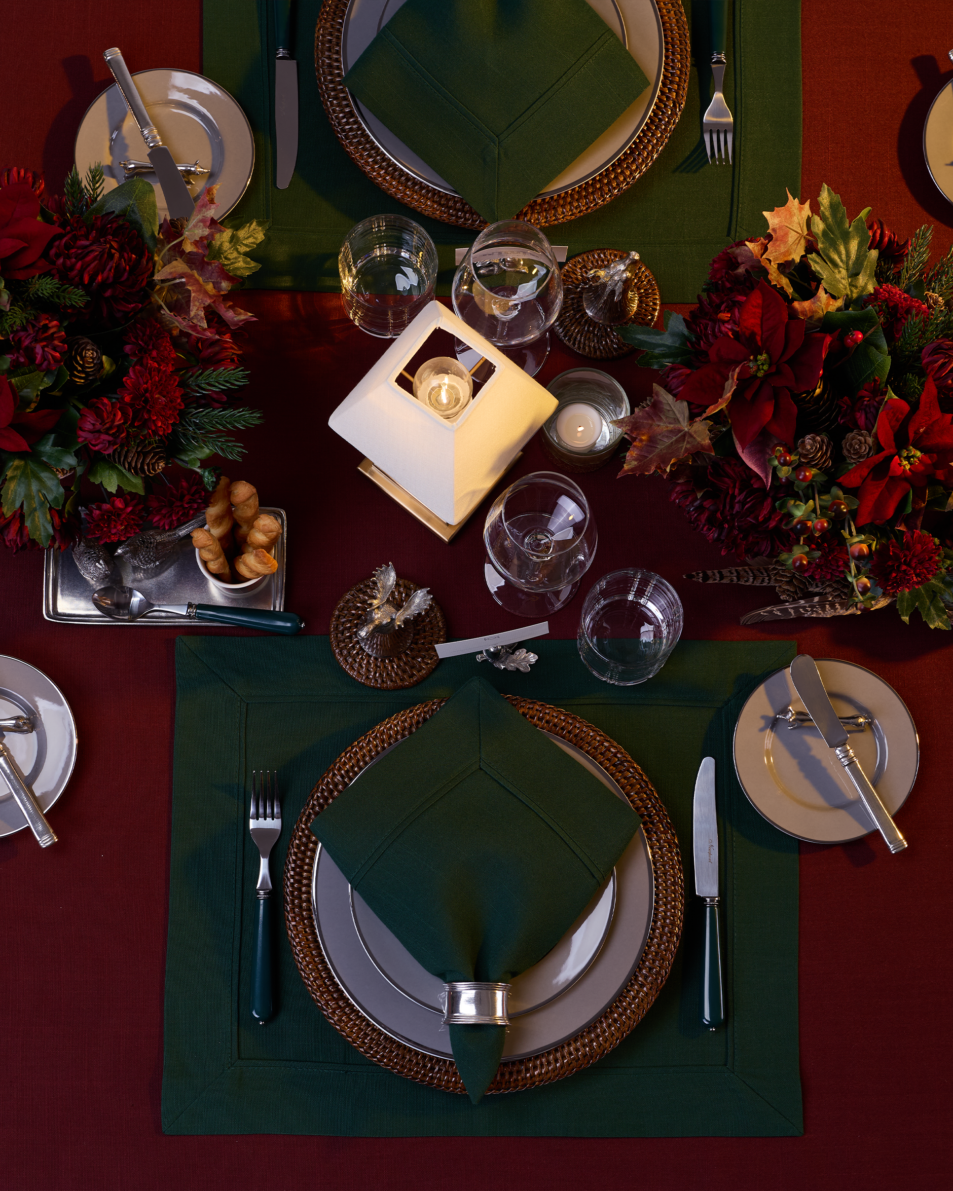 Castleford dark red tablecloth