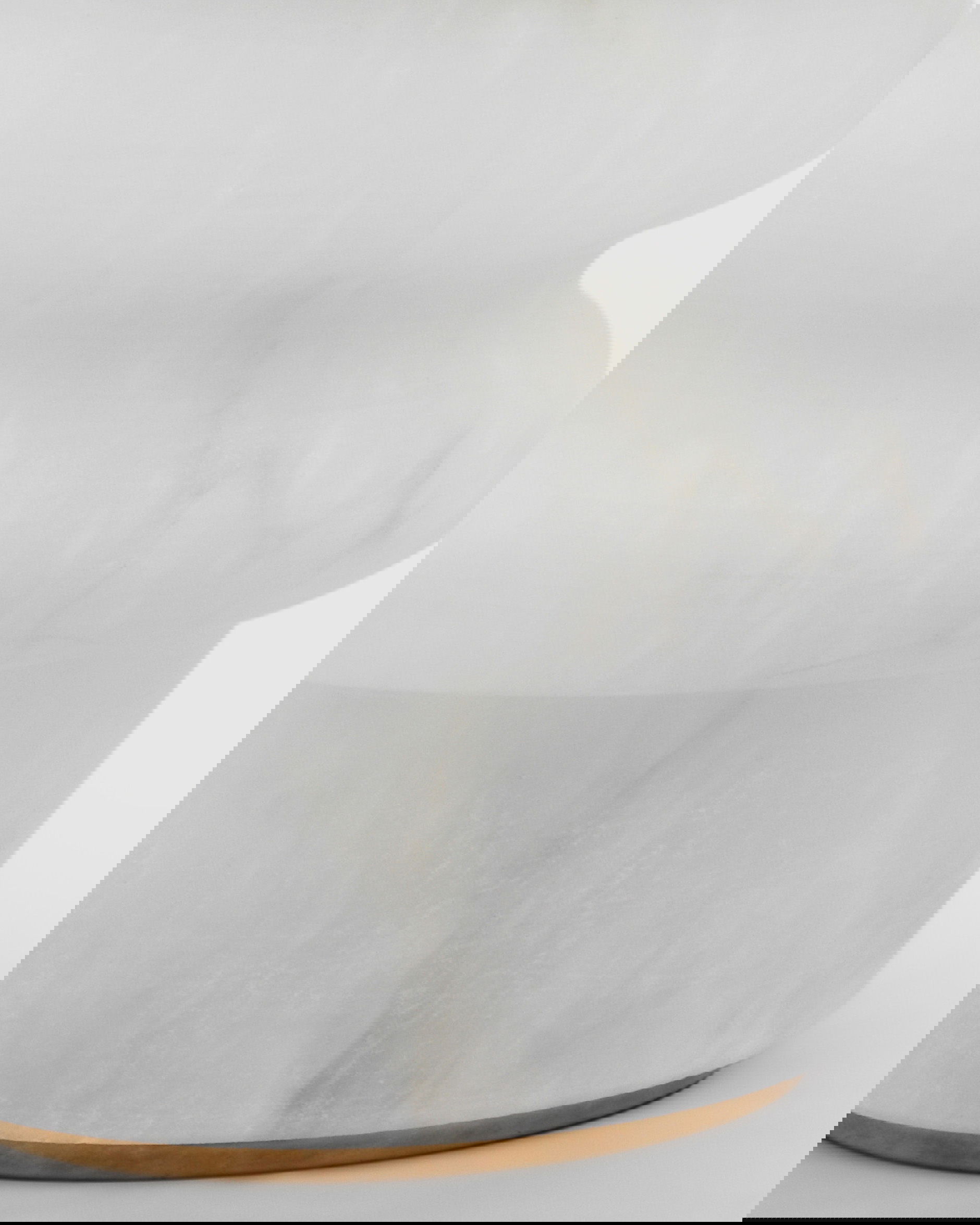 Onda bordslampa alabaster