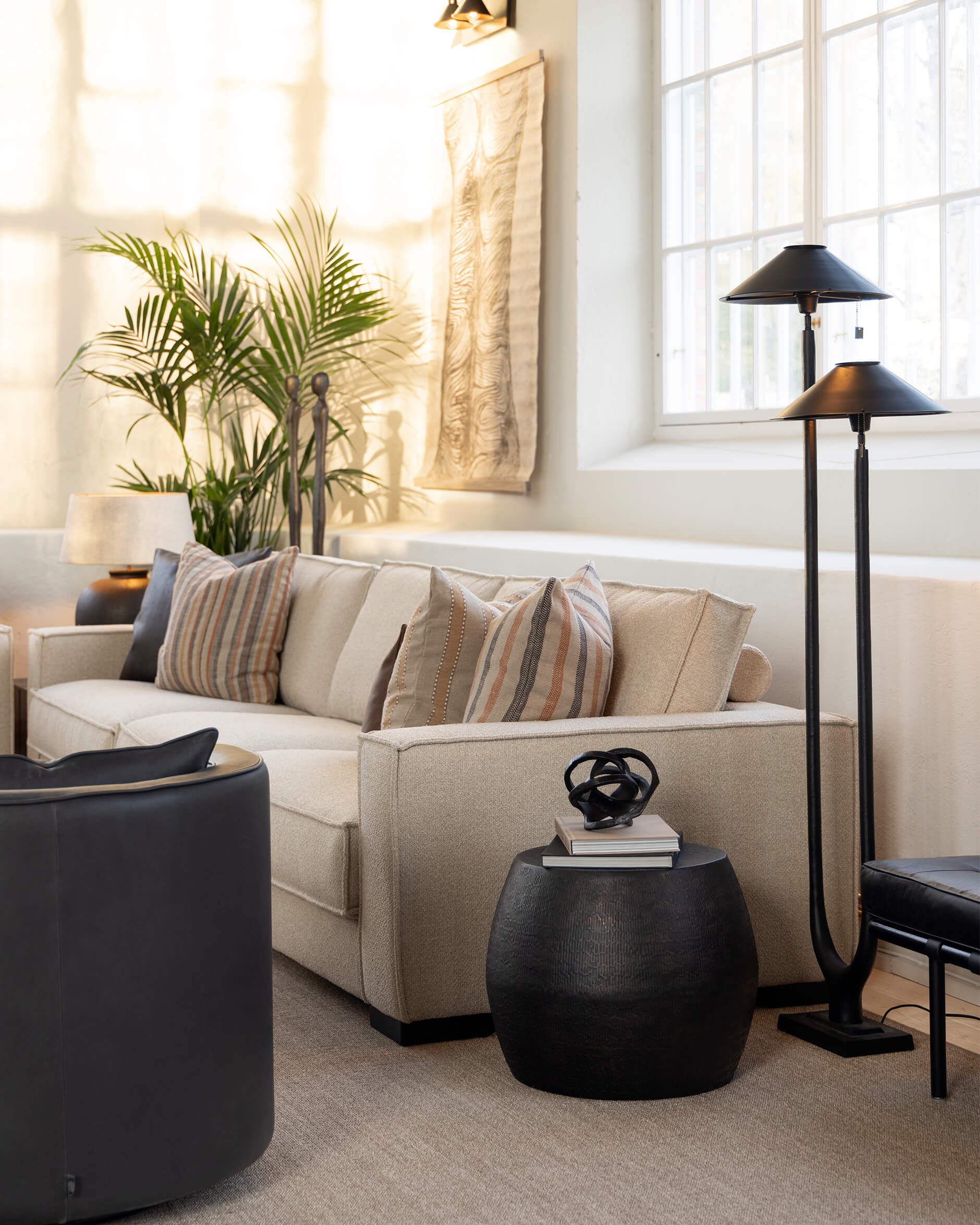 Fiora sidobord antik brons