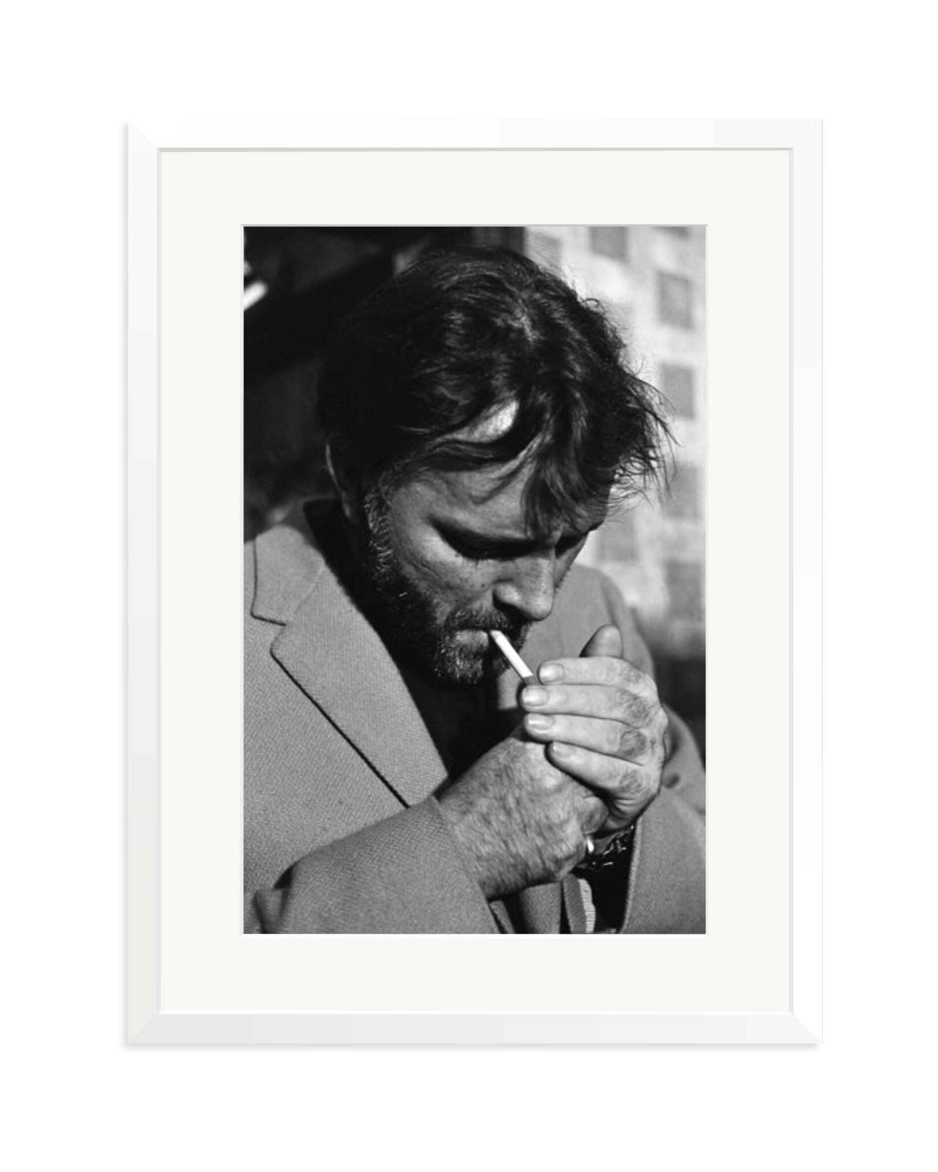 Burton lighting a cigarette White / XL