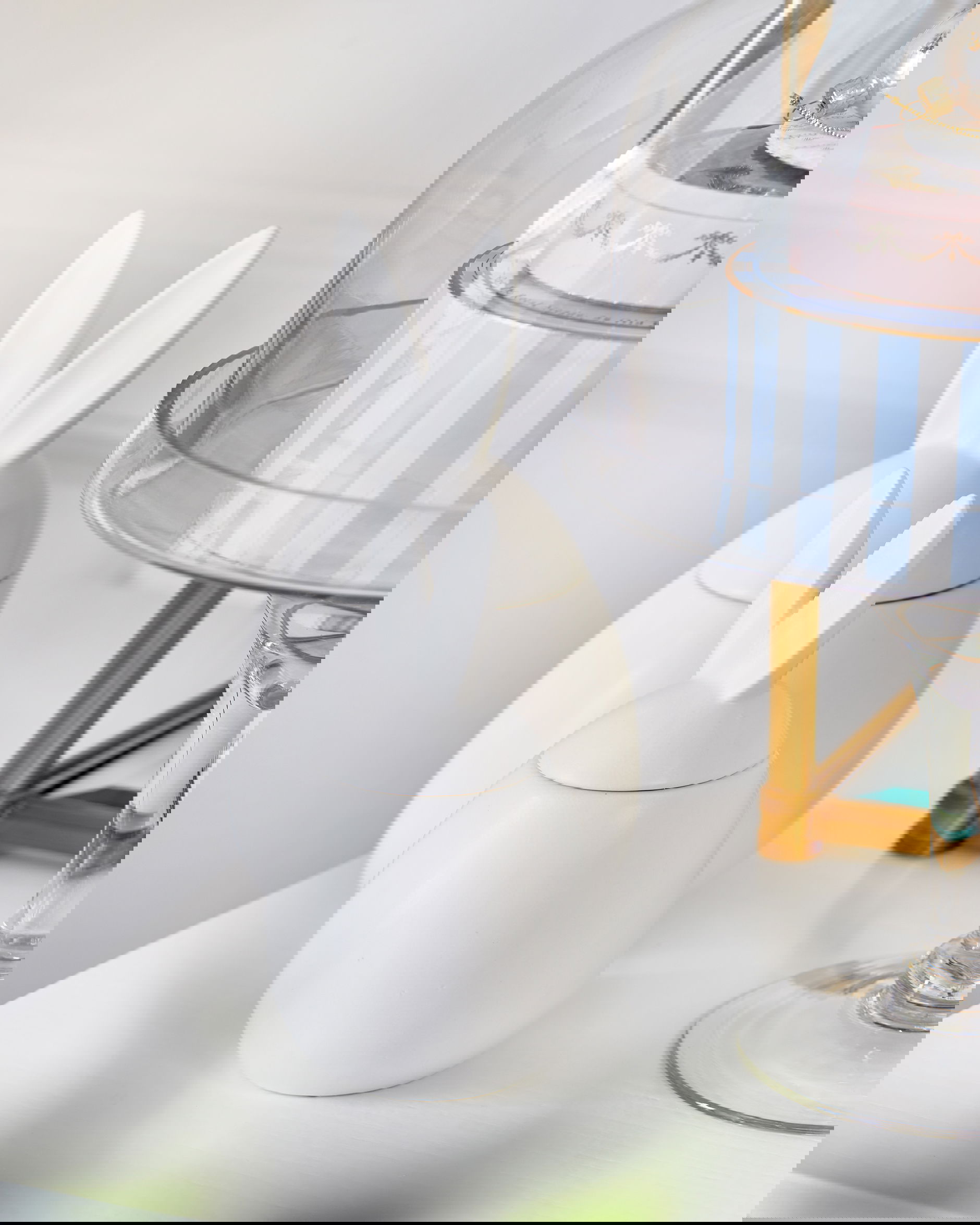 Mona candy hide white