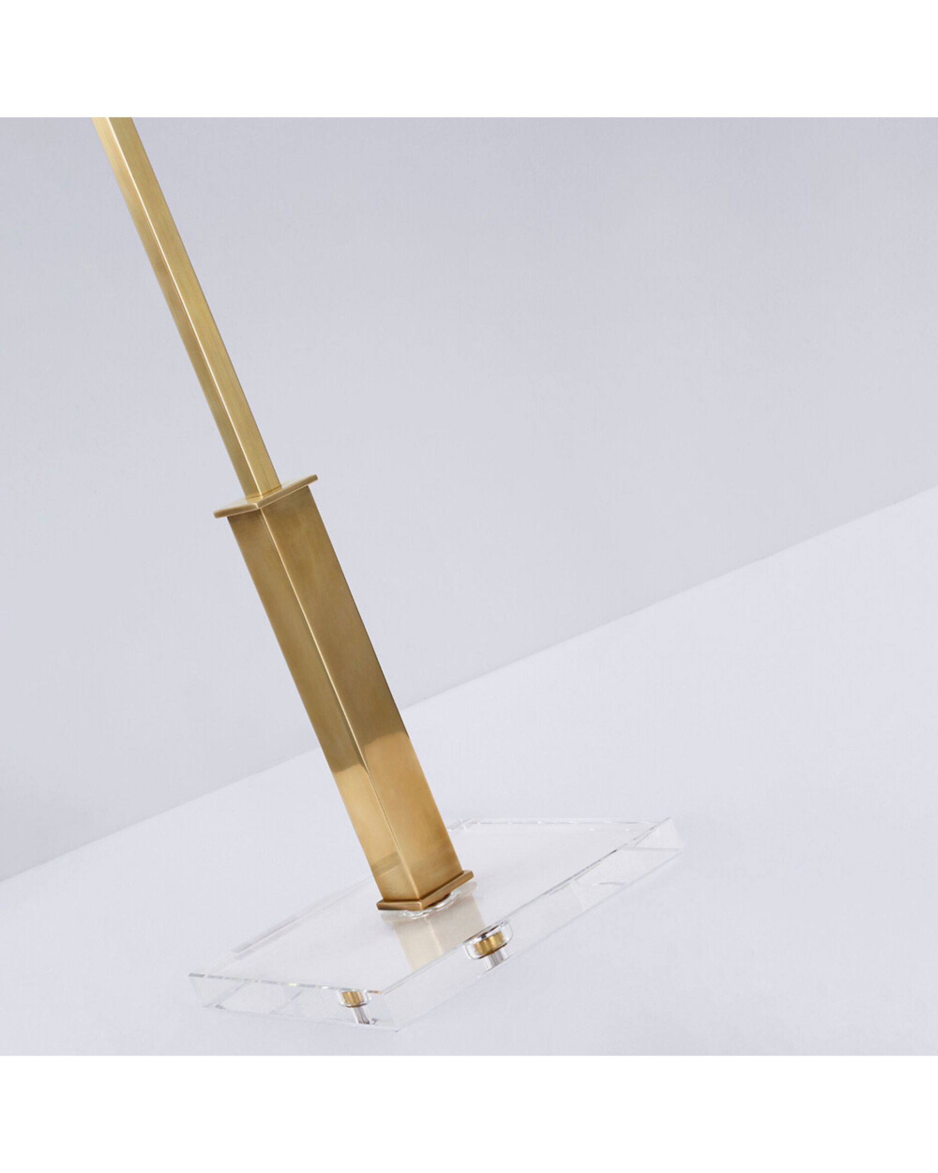 Asher bordslampa antik mässing