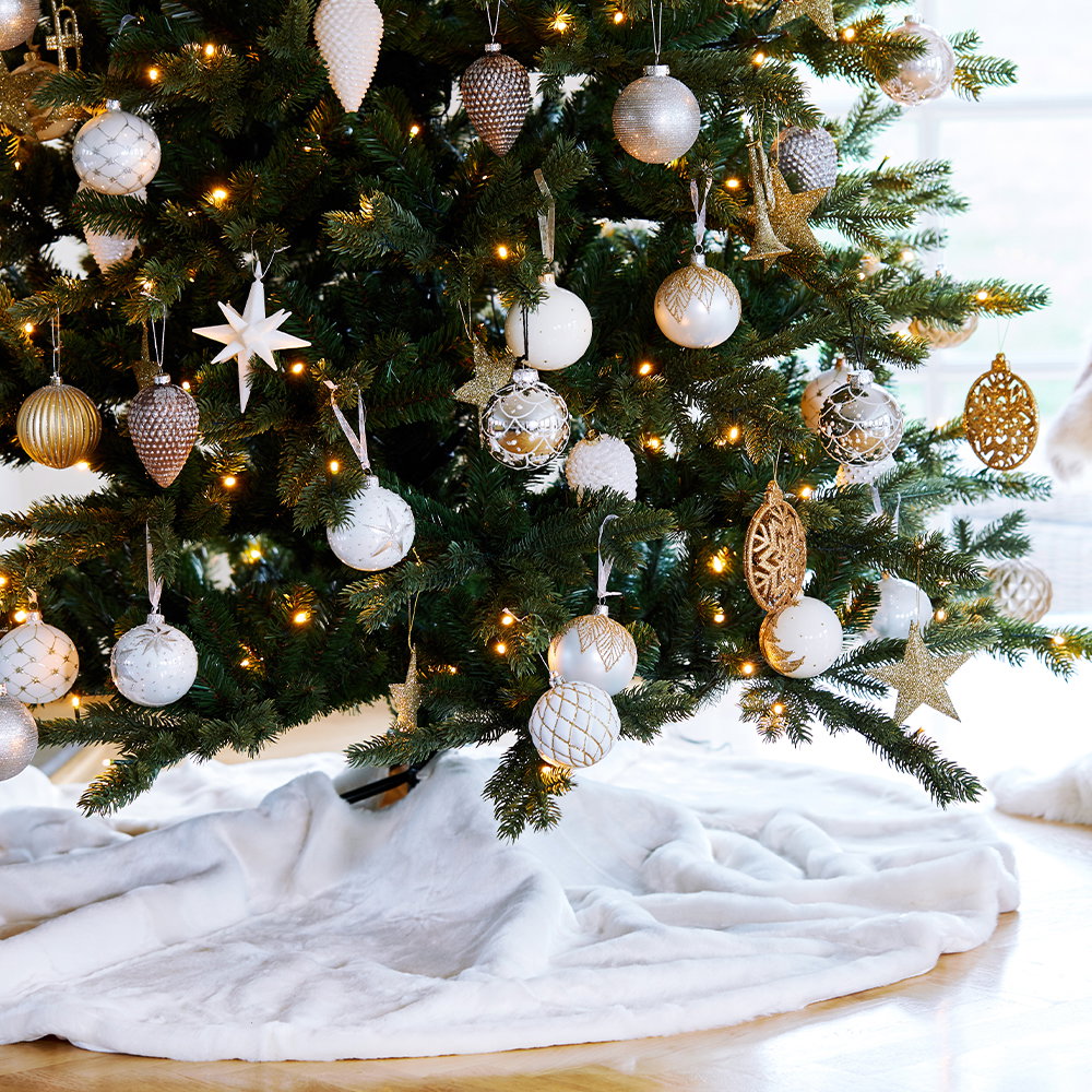 Aspen Christmas Tree Skirt Polar Bear