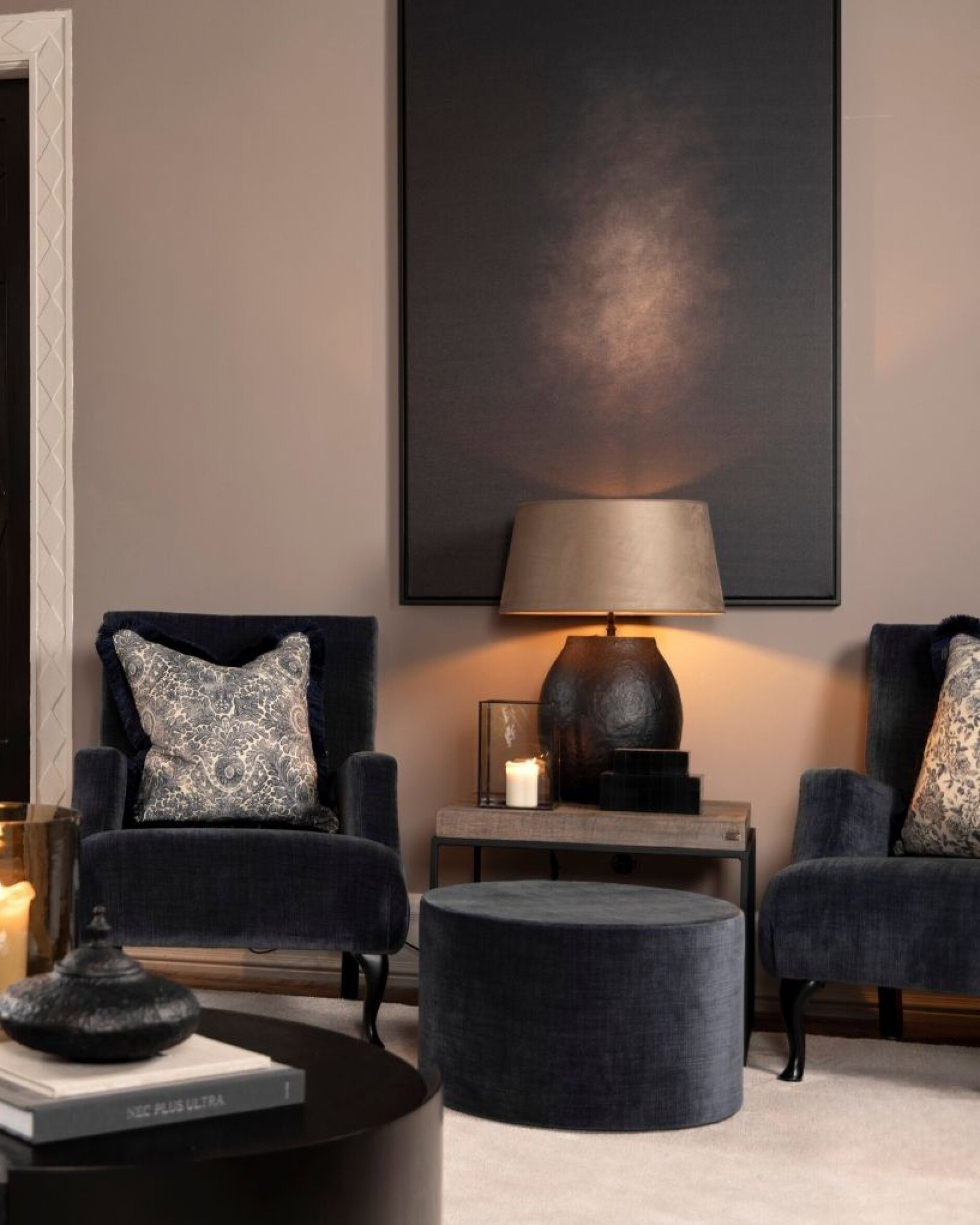 Fiora black table lamp