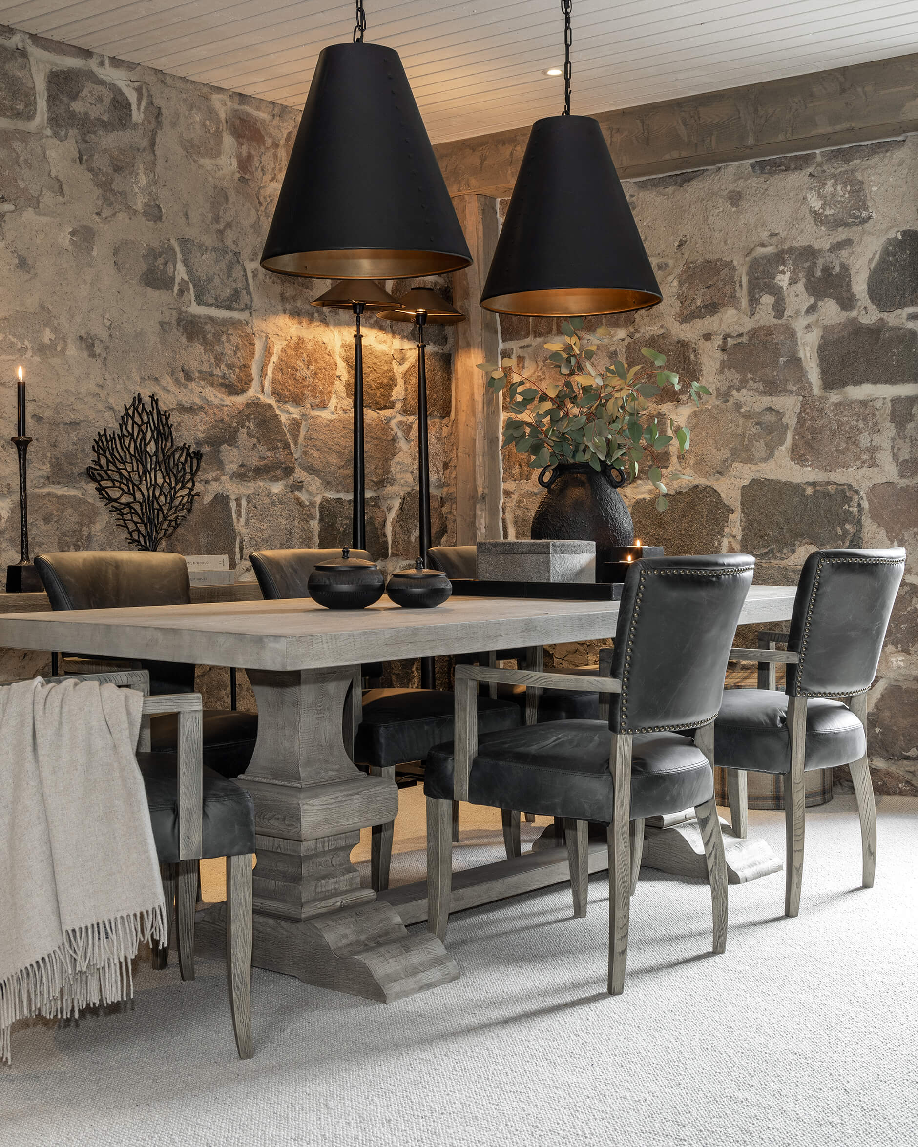 Fiora Urn Black OUTLET