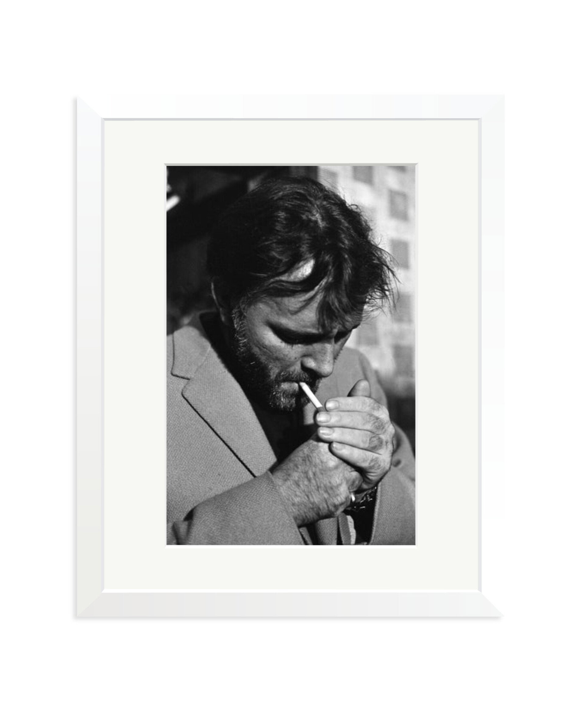 Burton lighting a cigarette White / Medium