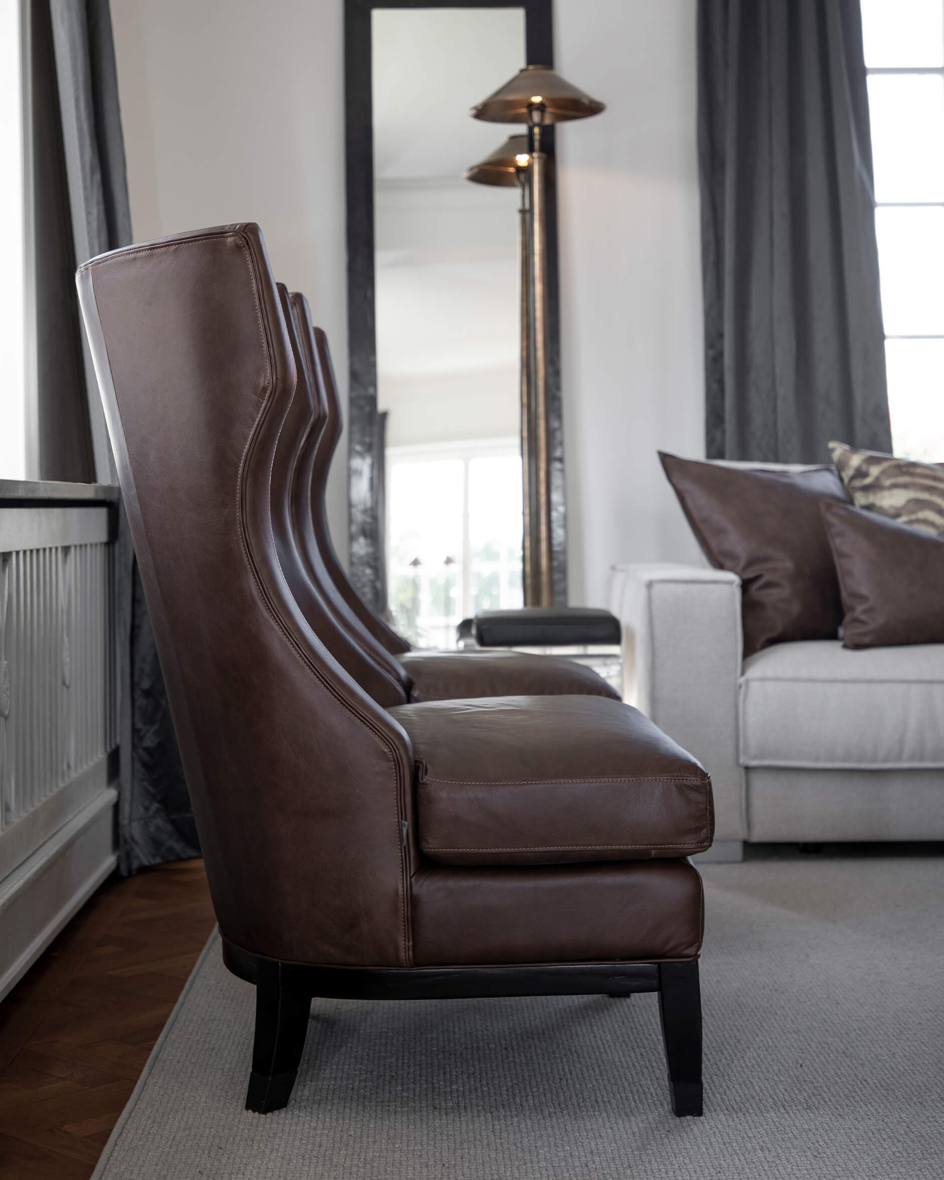 Reed skinnfåtölj chocolate brown