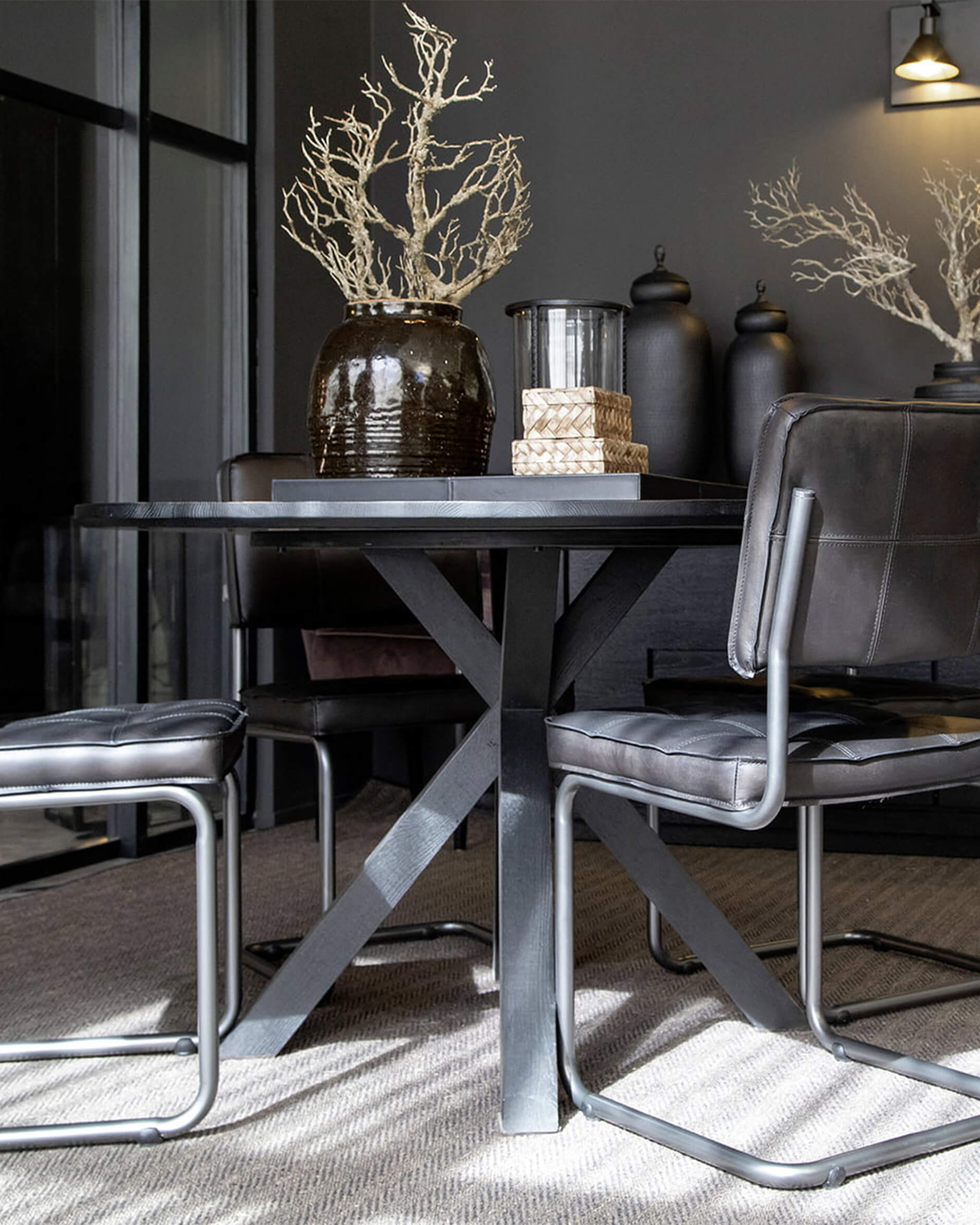 Tree matbord rund svart