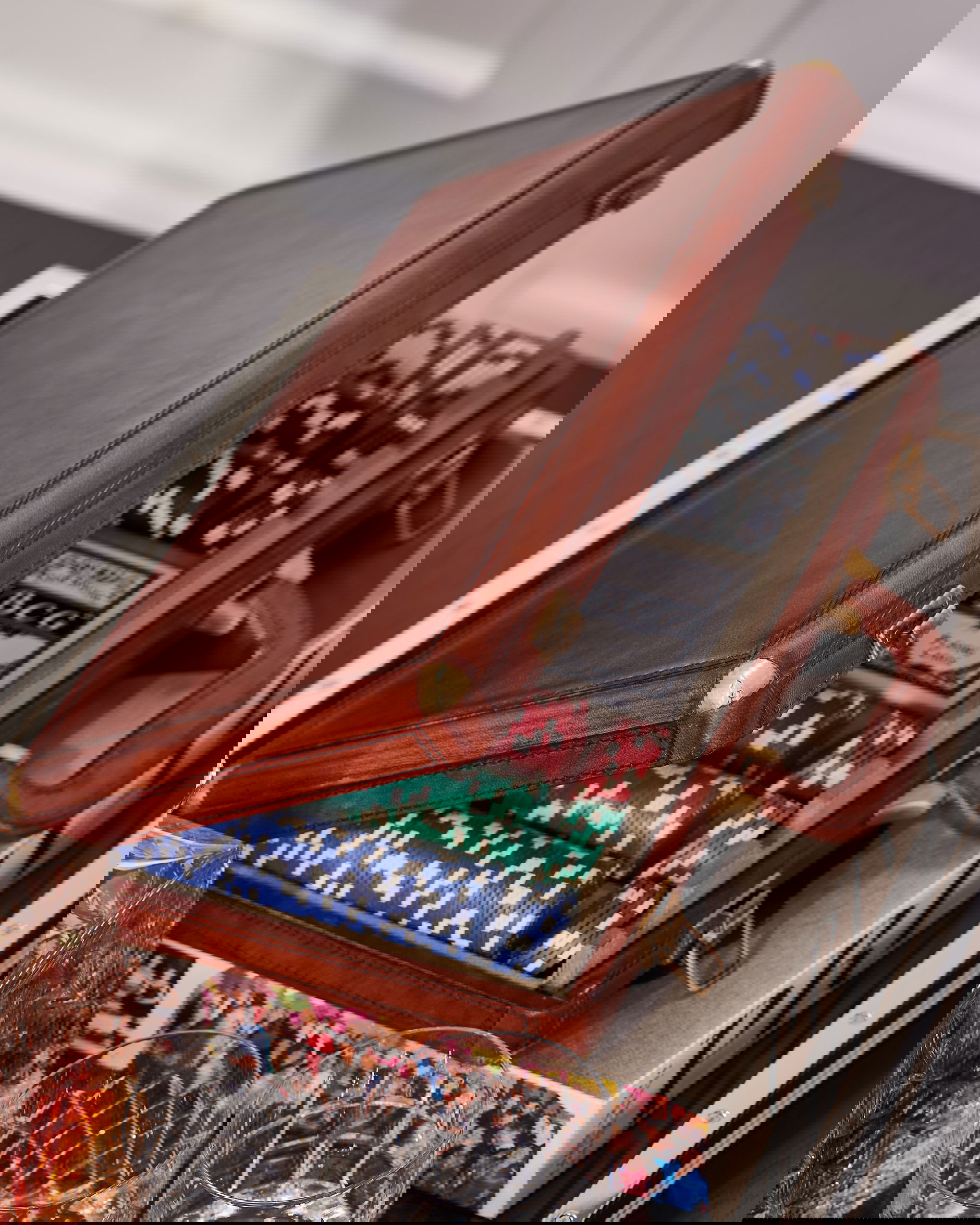 Kensington pokersett, skinn