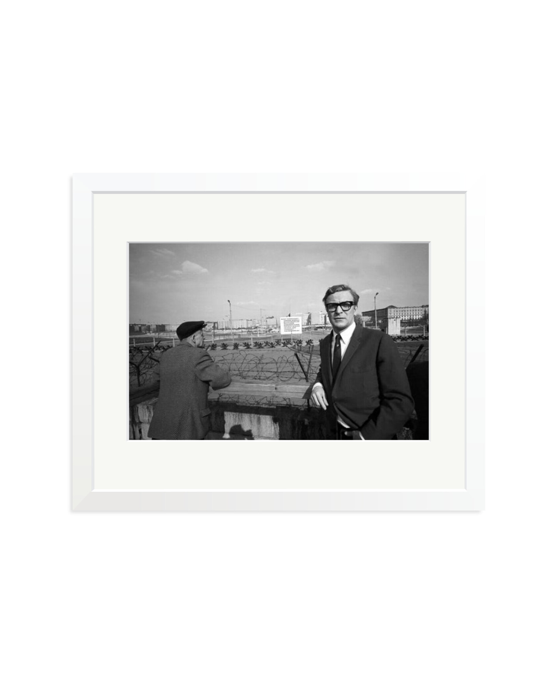 Caine in Berlin White / Medium