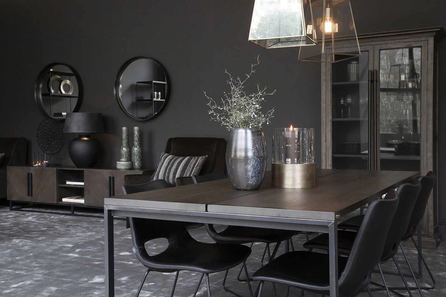 Narbonne vitrinskåp mörkbrun