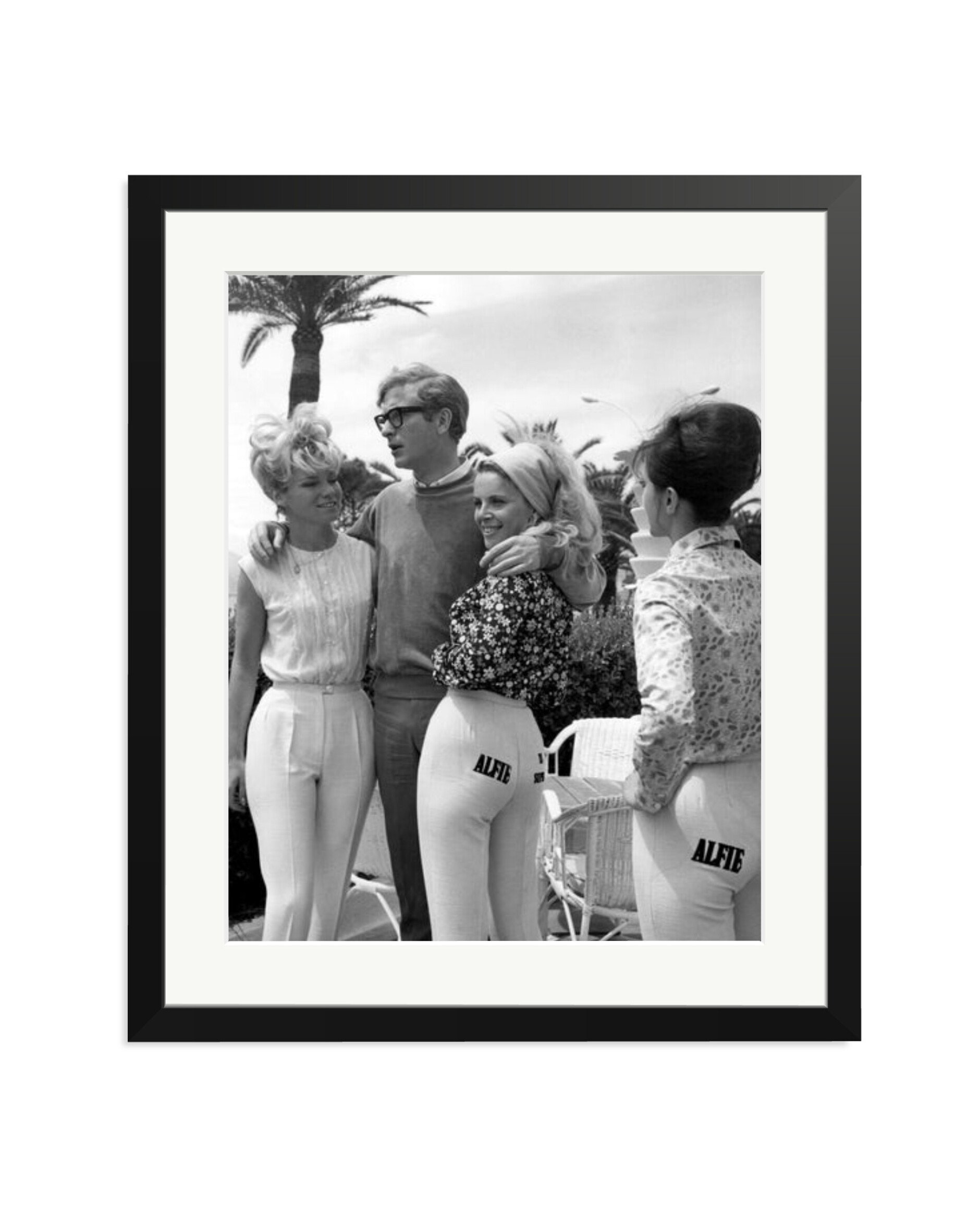 Caine With 'Alfie' Models Black / Large