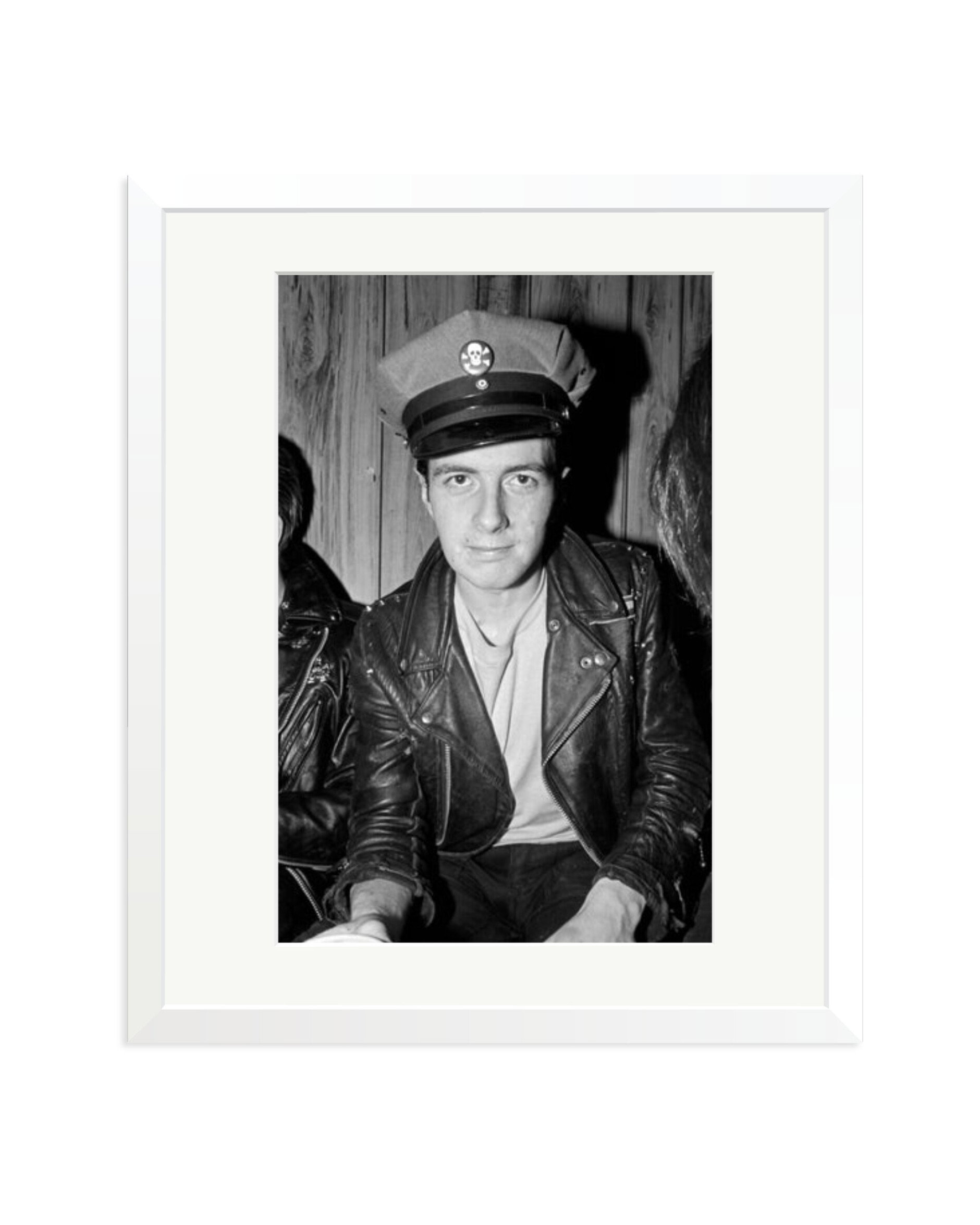 Joe Strummer of The Clash backstage 1979 White / Large