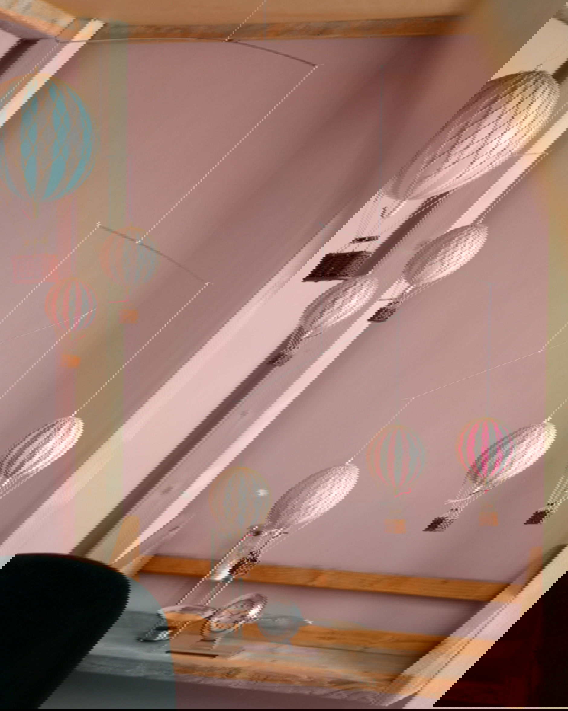 Mobile Flying Skies, vaaleanpunainen