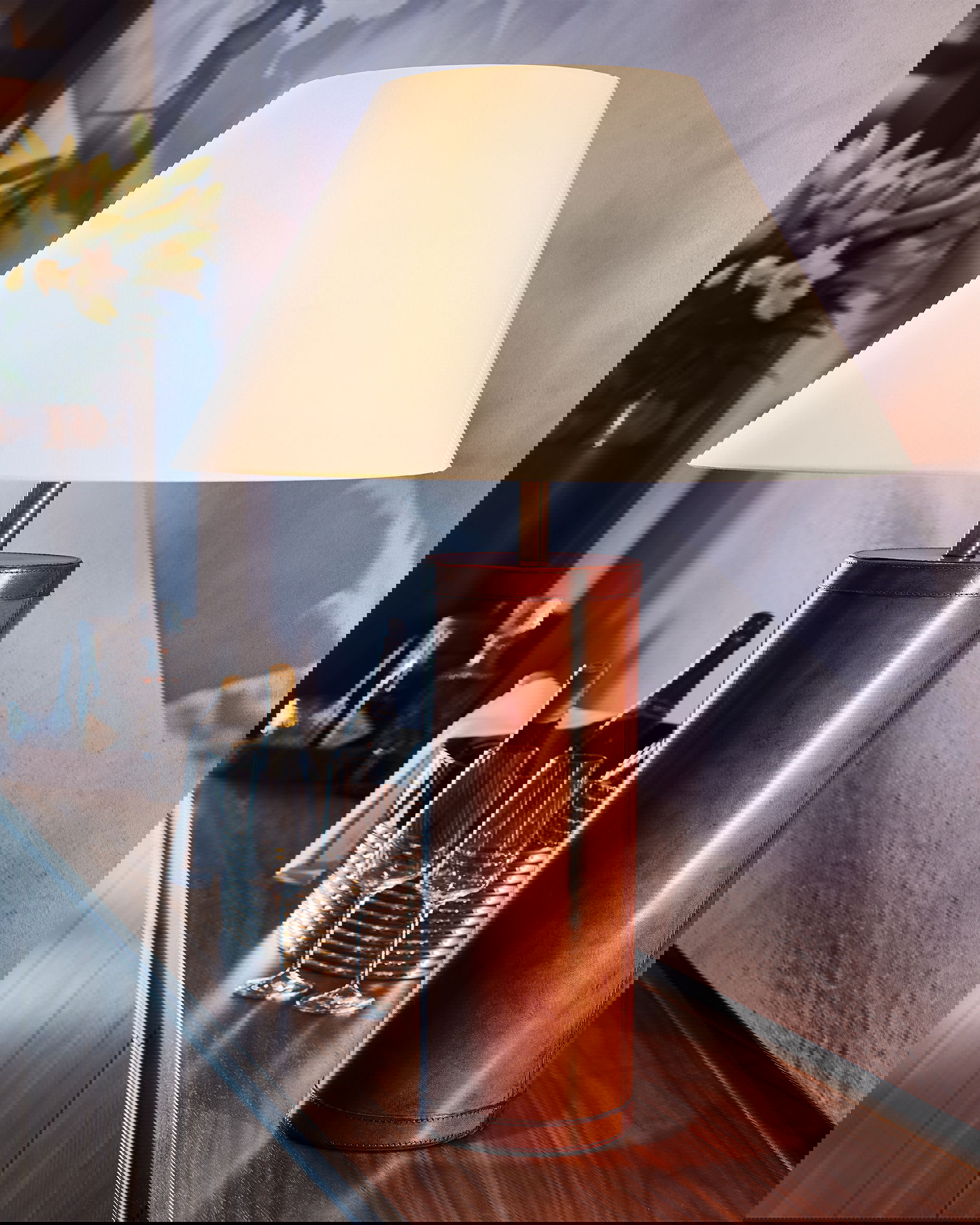 Kensington bordslampa läder rund