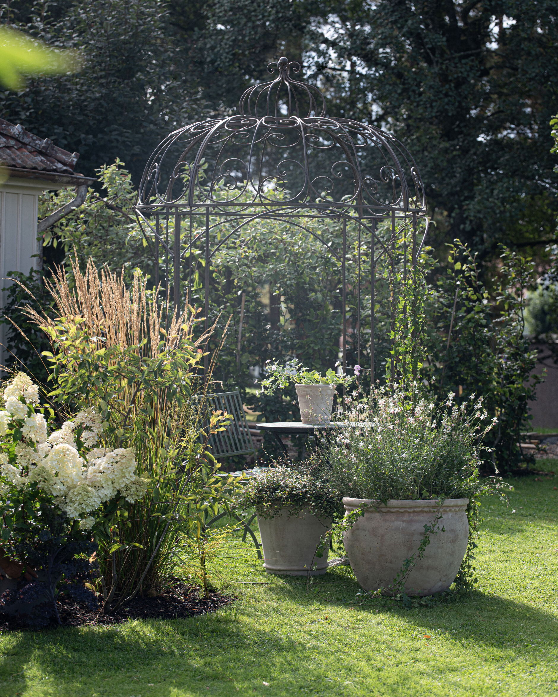Positano lusthus rostbrun