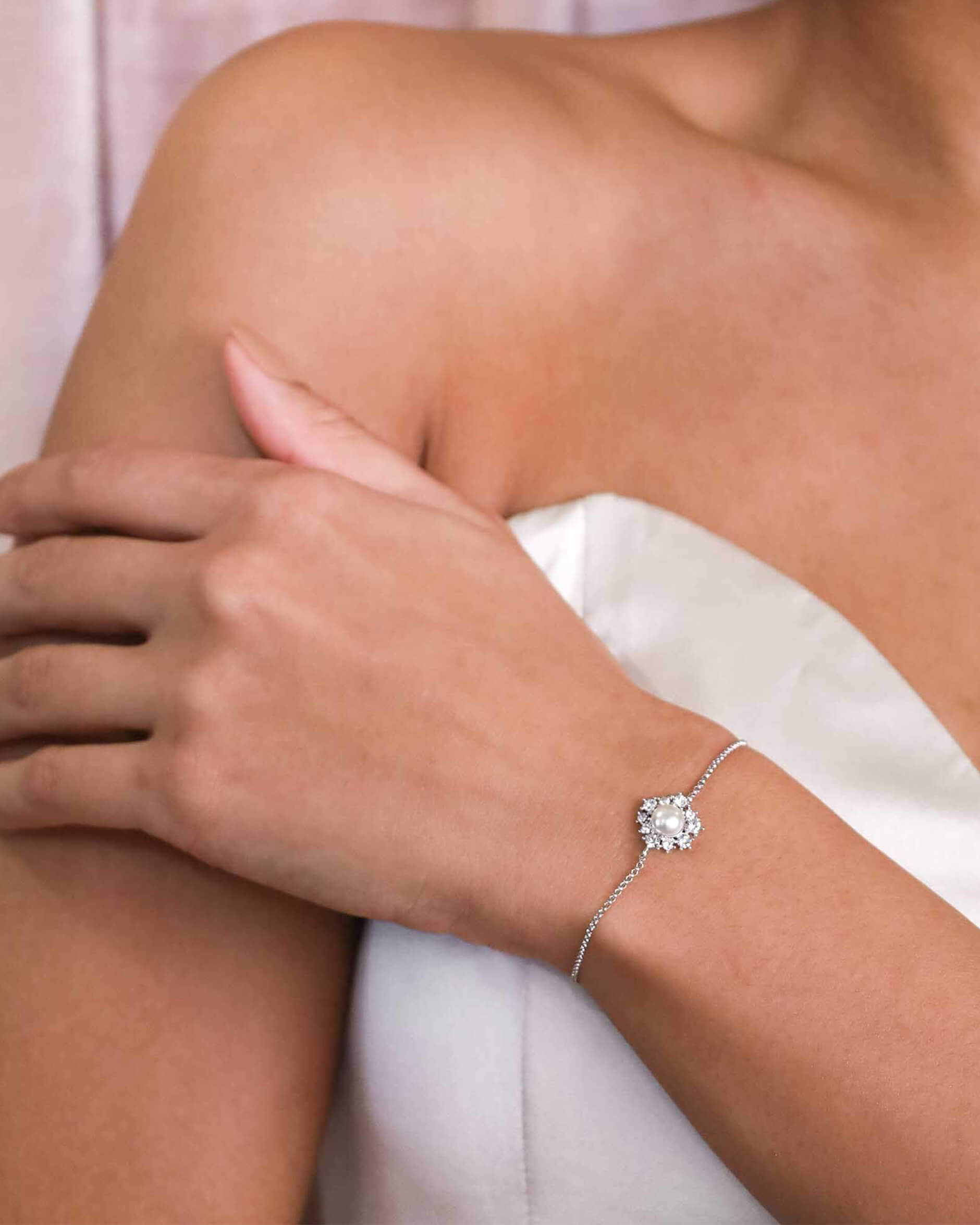 Emily pearl armband ivory